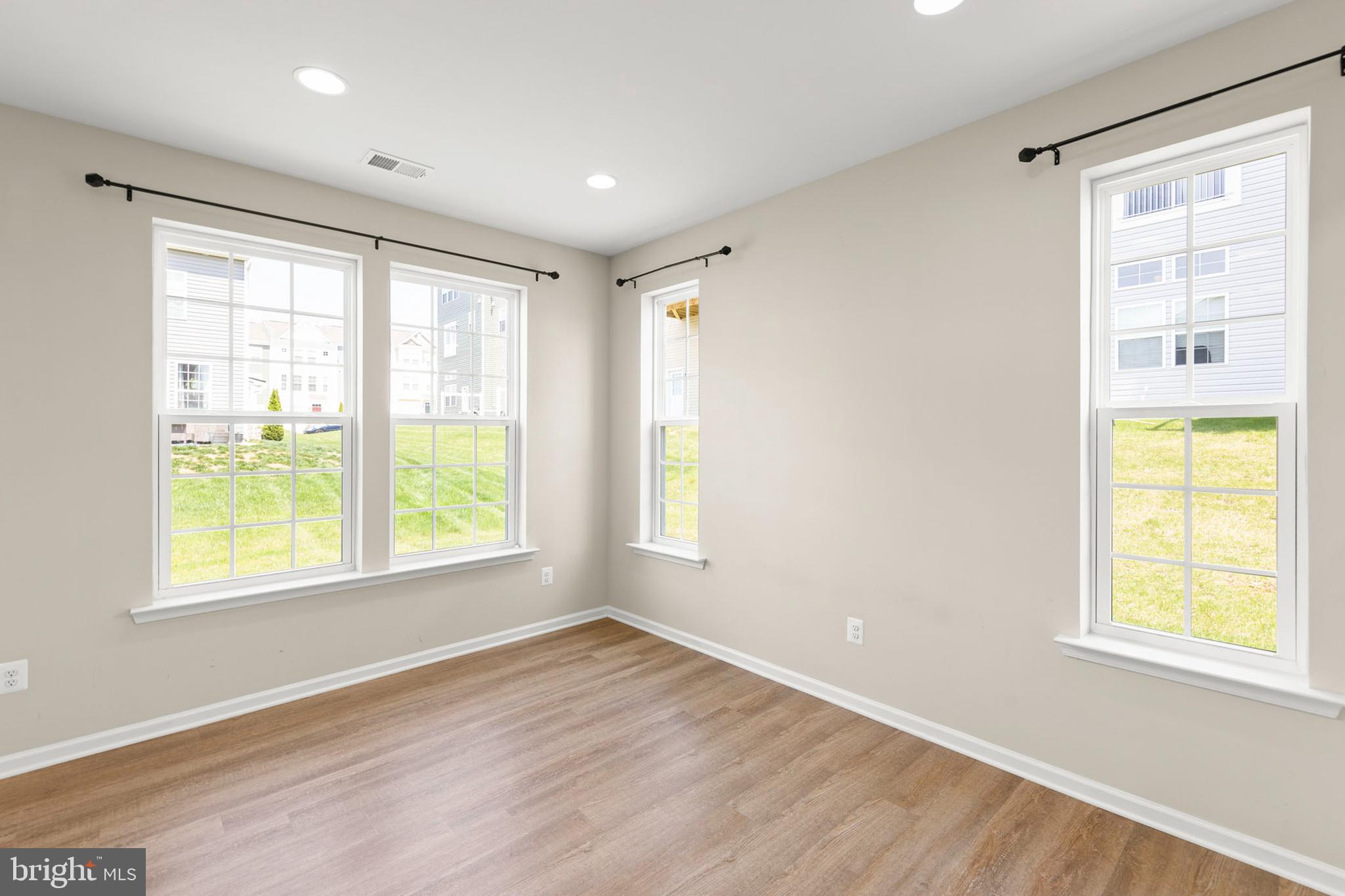 OVERLOOK AT RIVERSIDE TOWNHOMES - Residential