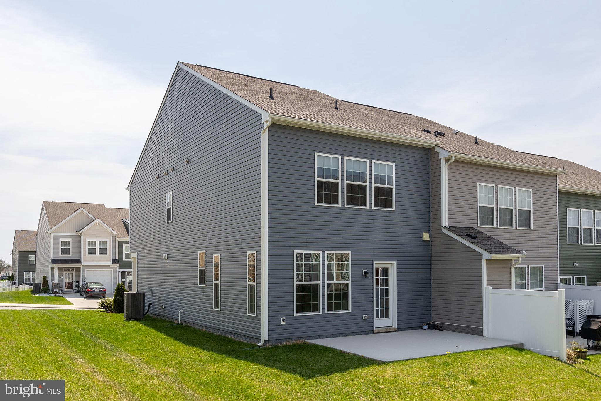 OVERLOOK AT RIVERSIDE TOWNHOMES - Residential