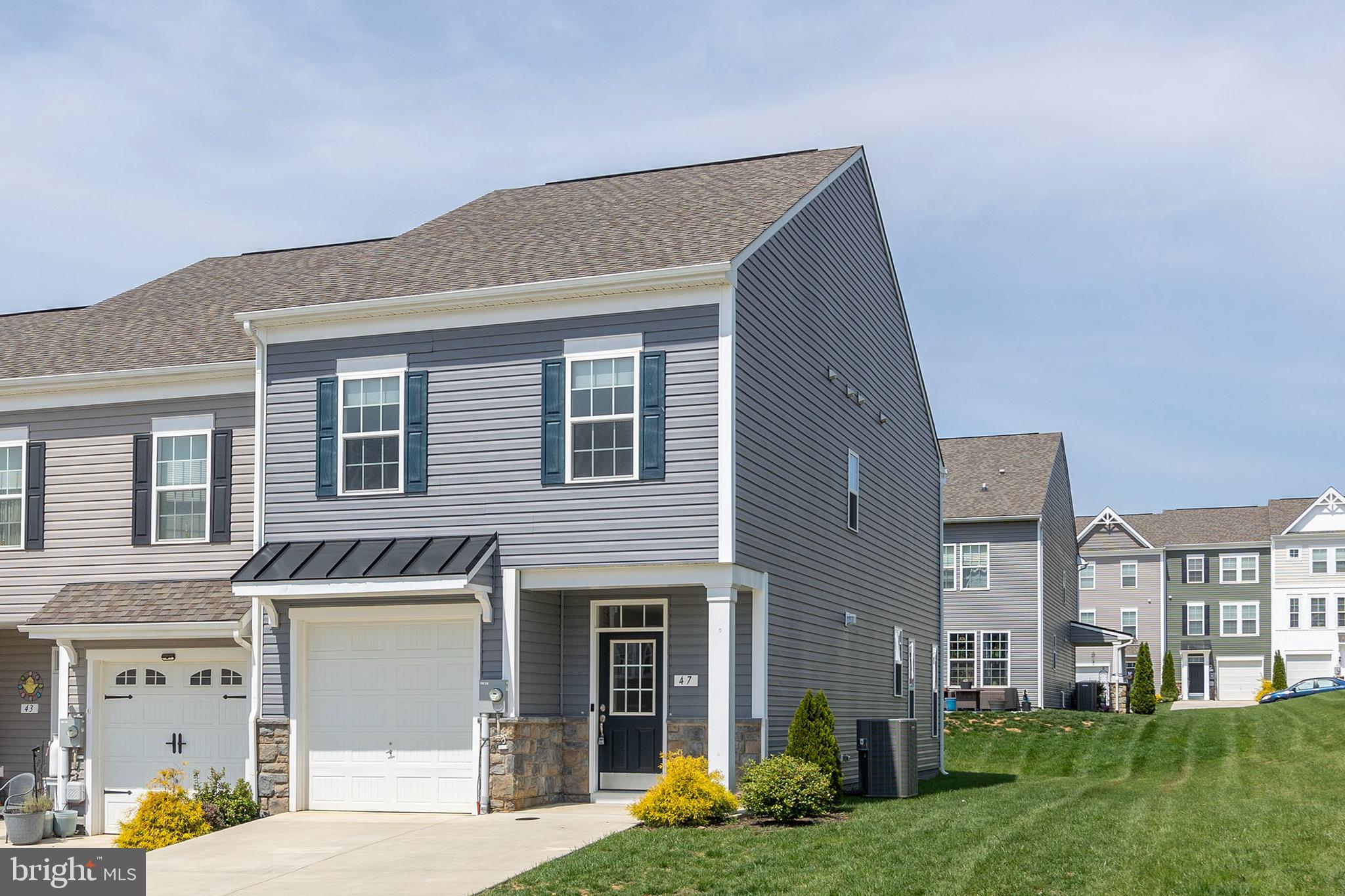 OVERLOOK AT RIVERSIDE TOWNHOMES - Residential