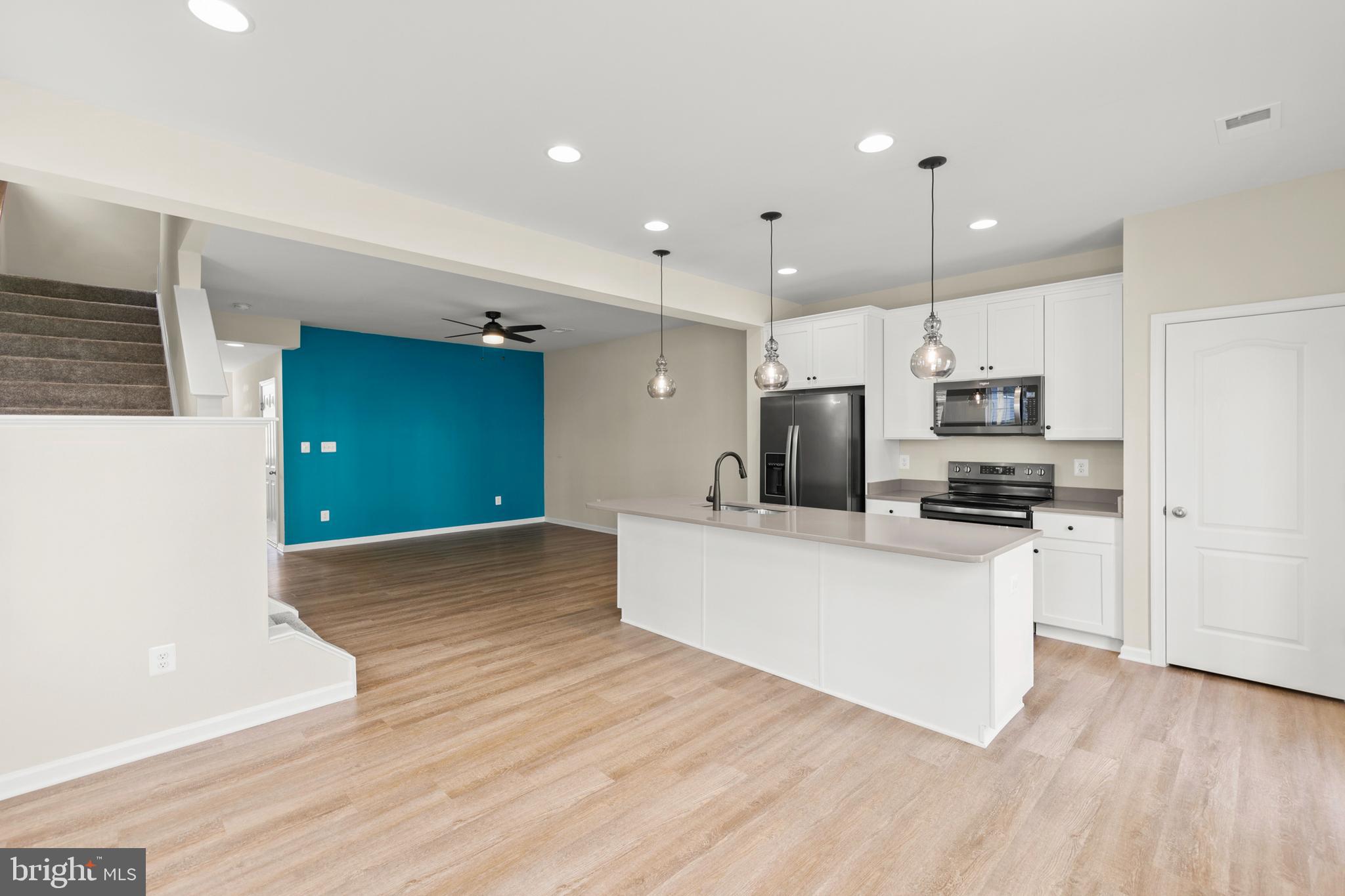 OVERLOOK AT RIVERSIDE TOWNHOMES - Residential