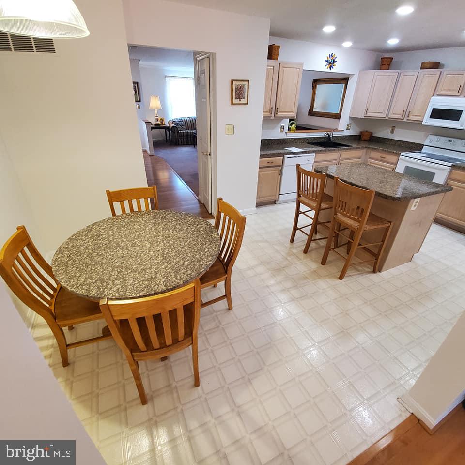 VILLAGE OF THOMAS RUN - Residential