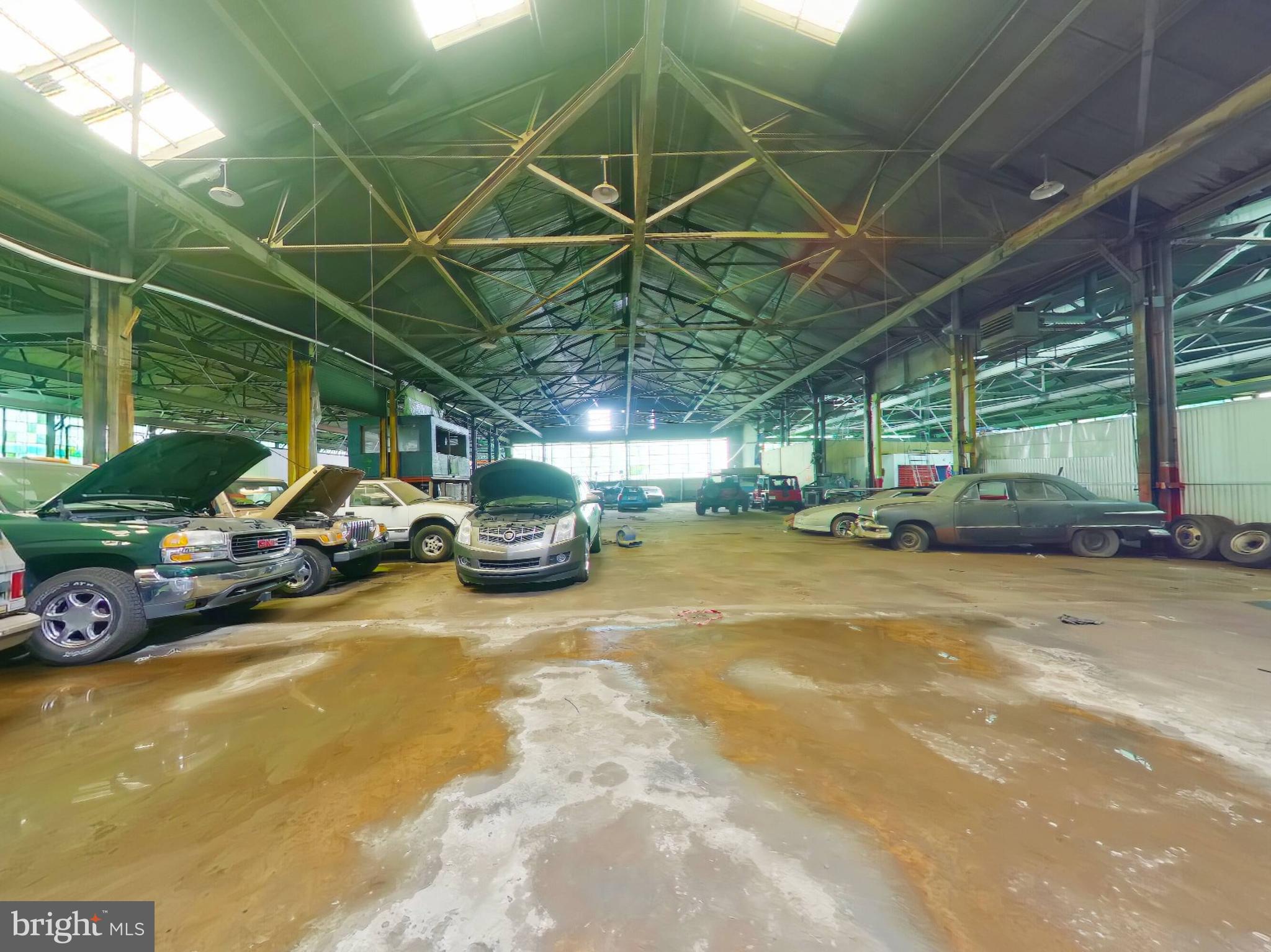 EAST FALLS - Commercial Sale