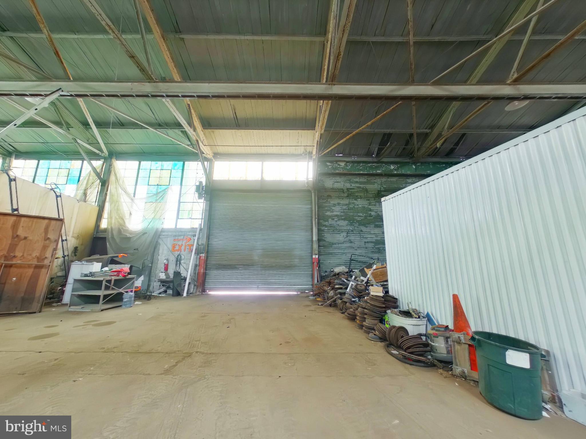 EAST FALLS - Commercial Sale
