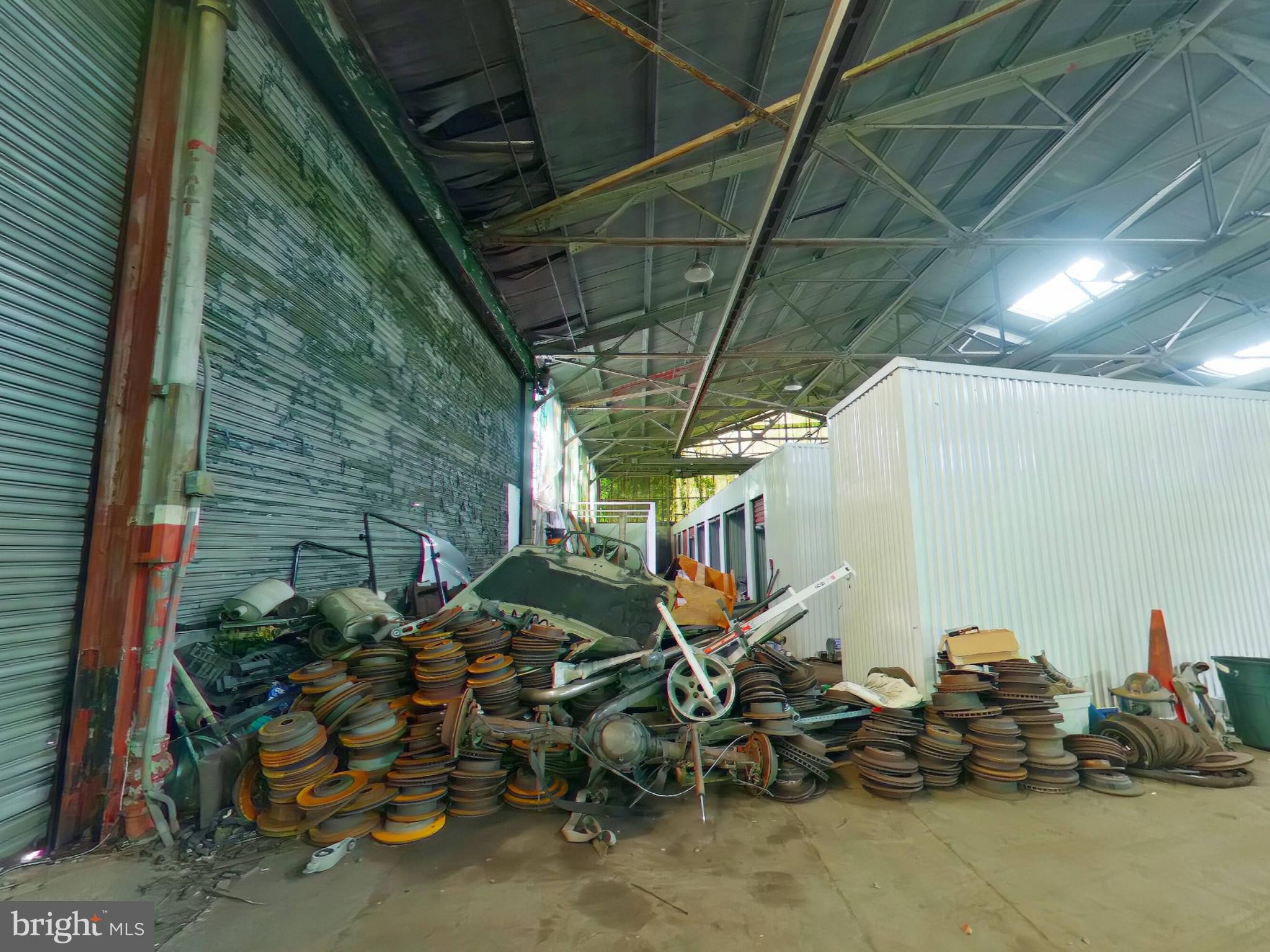 EAST FALLS - Commercial Sale