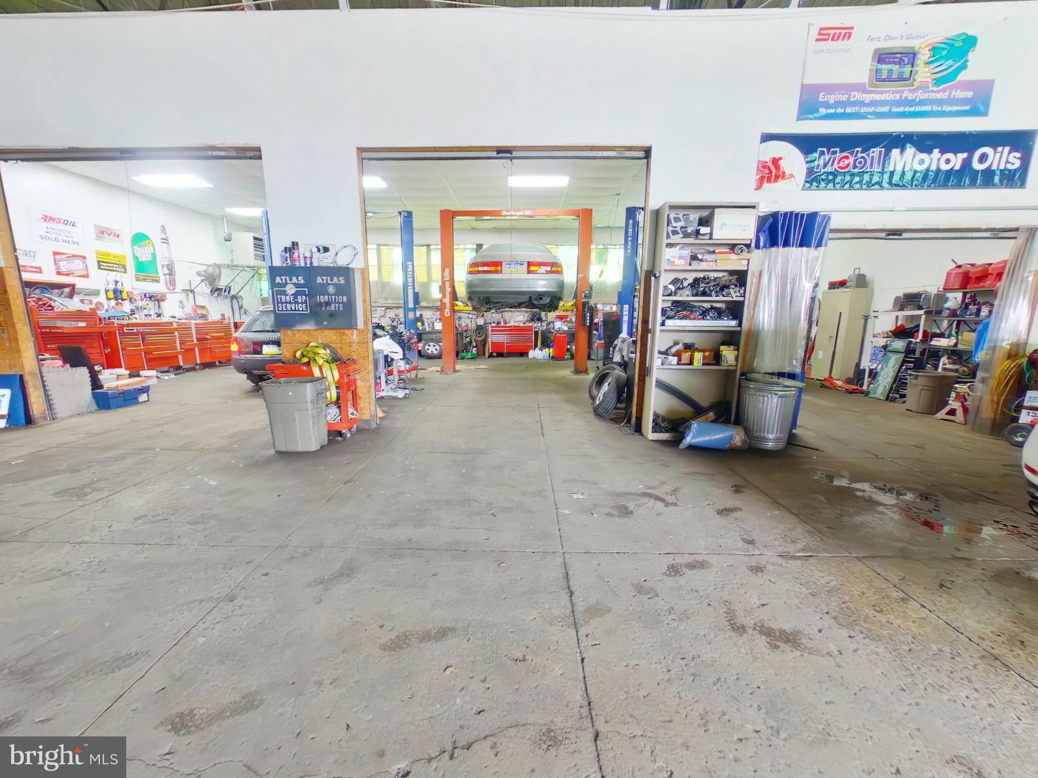 EAST FALLS - Commercial Sale