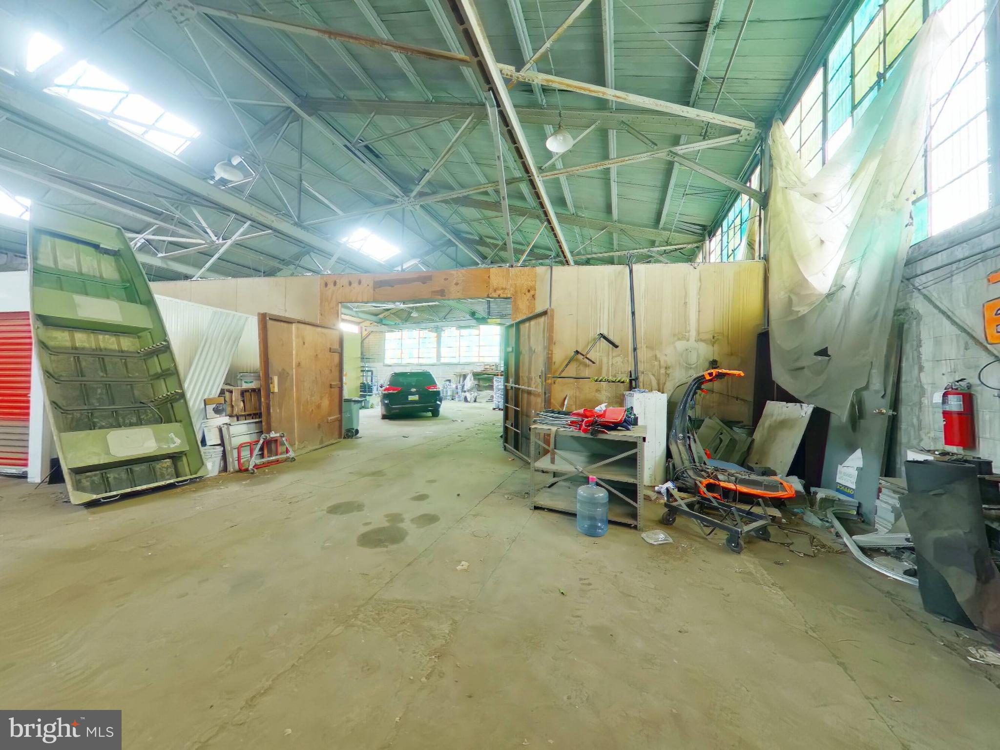 EAST FALLS - Commercial Sale