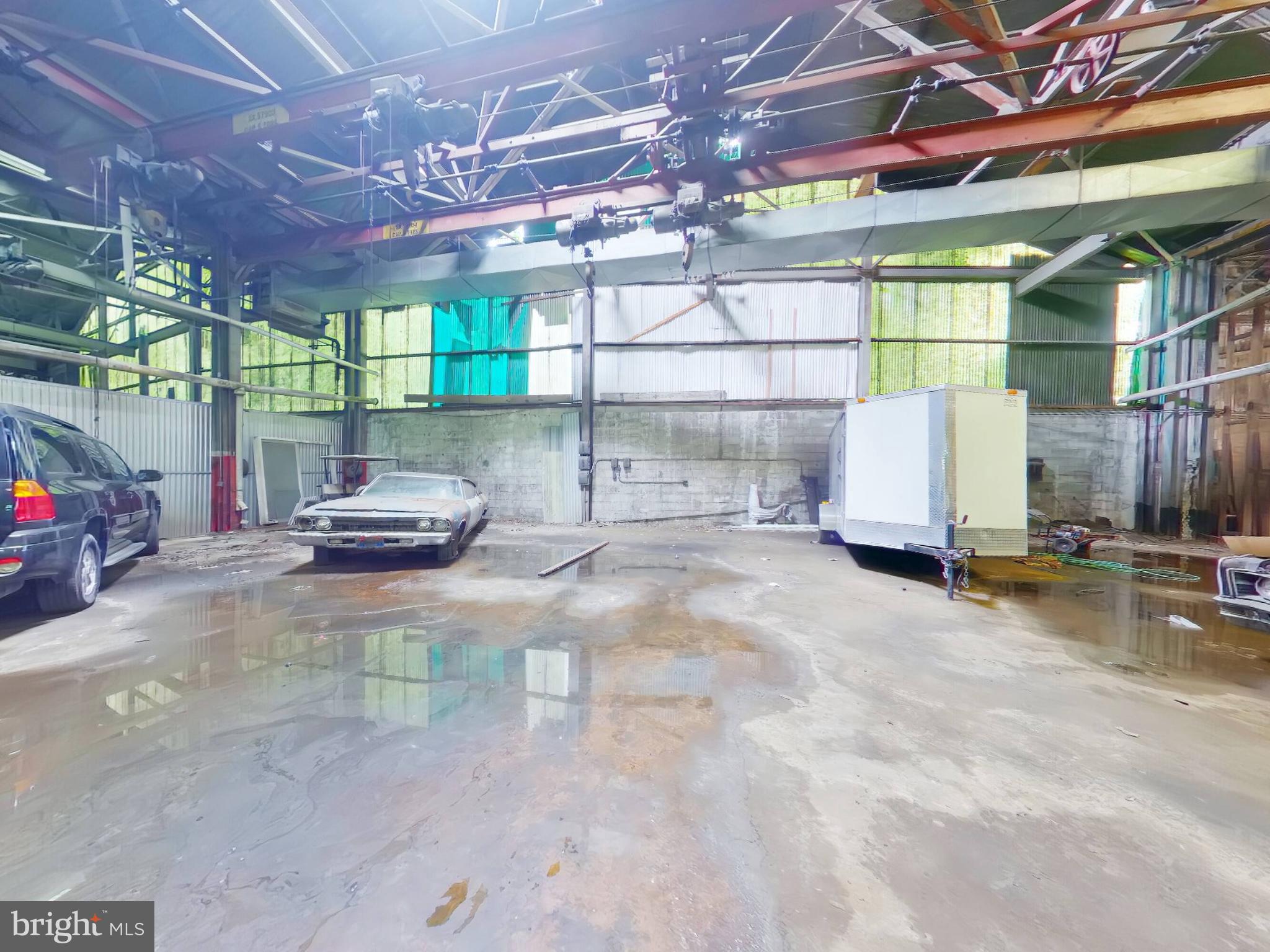 EAST FALLS - Commercial Sale
