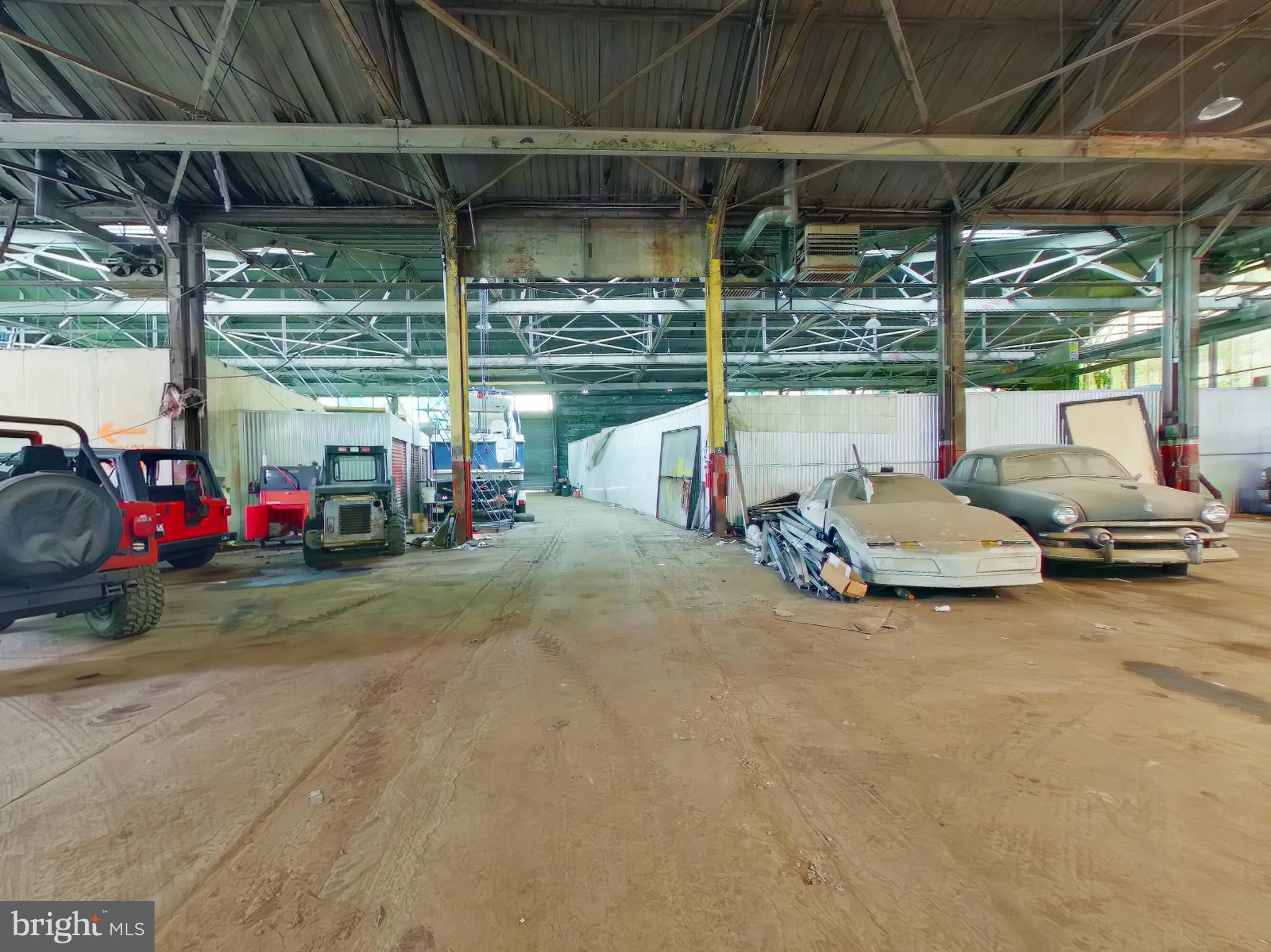 EAST FALLS - Commercial Sale