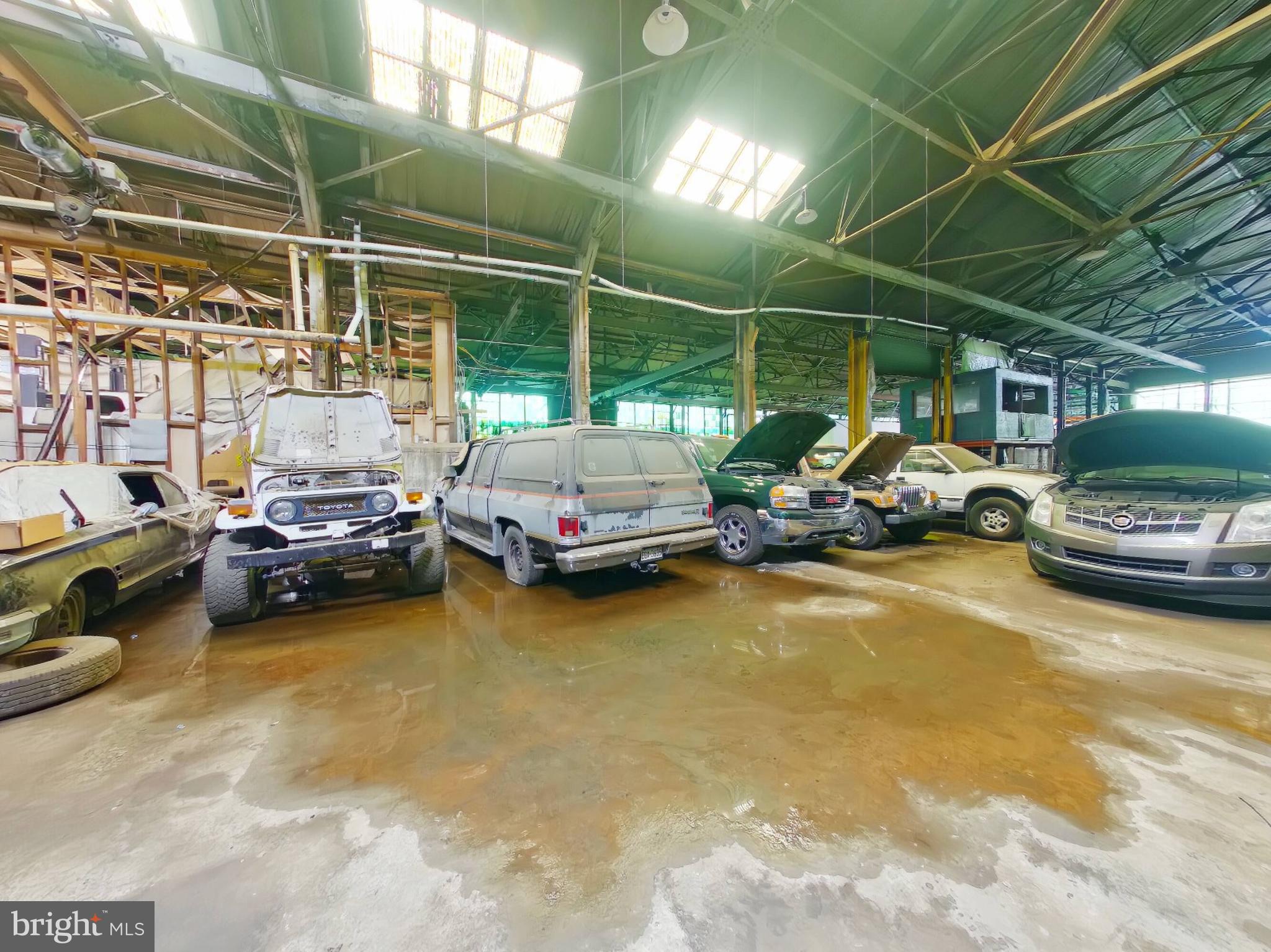 EAST FALLS - Commercial Sale
