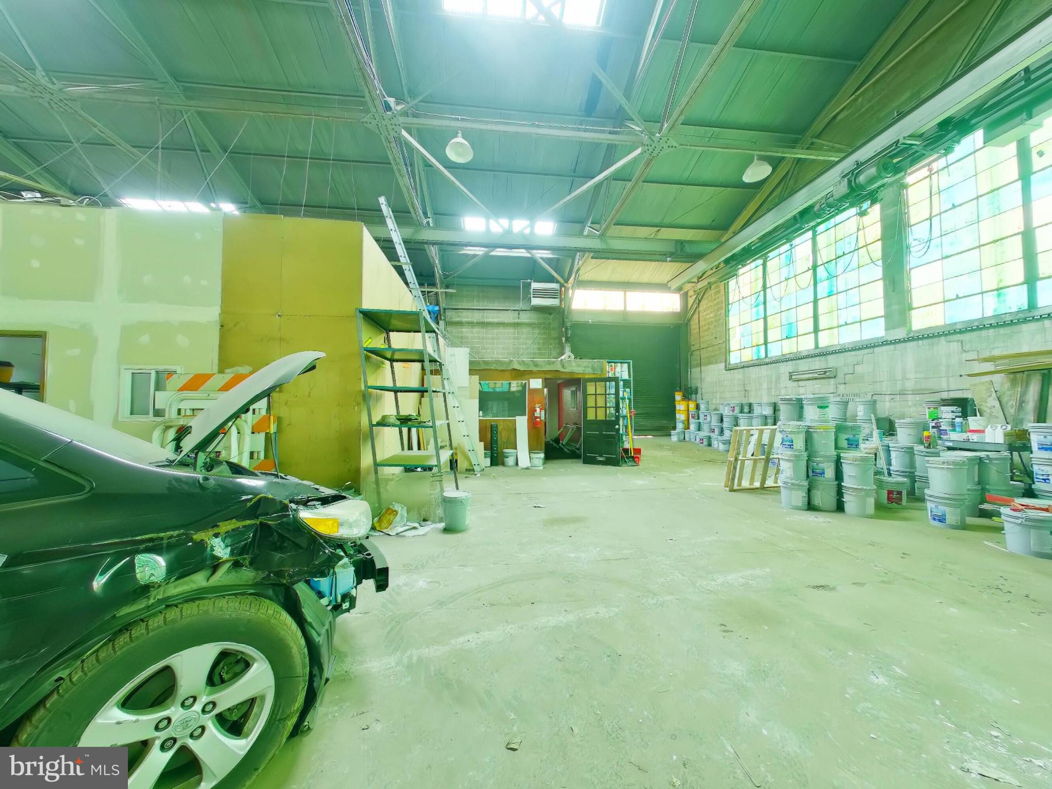 EAST FALLS - Commercial Sale