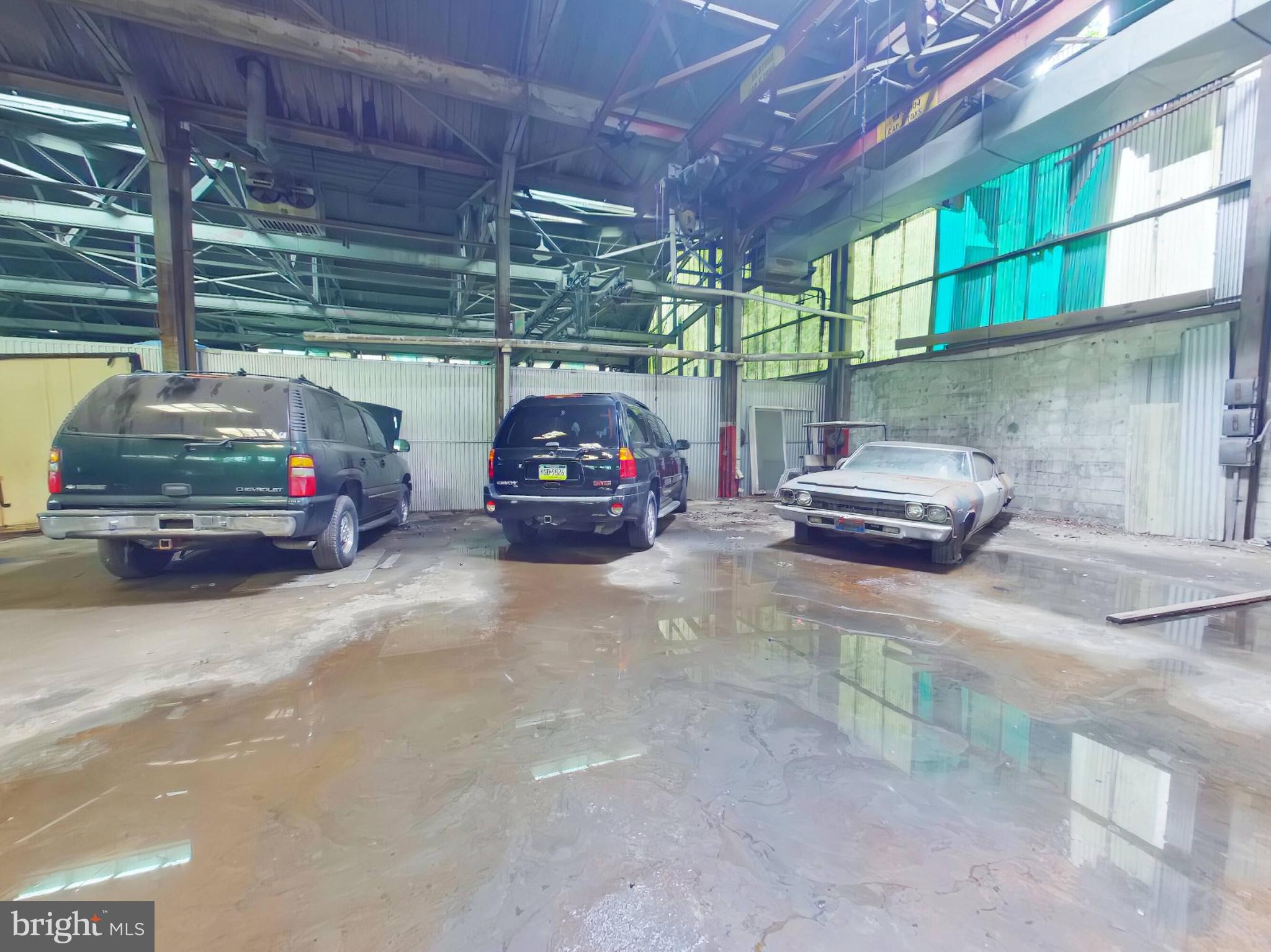 EAST FALLS - Commercial Sale