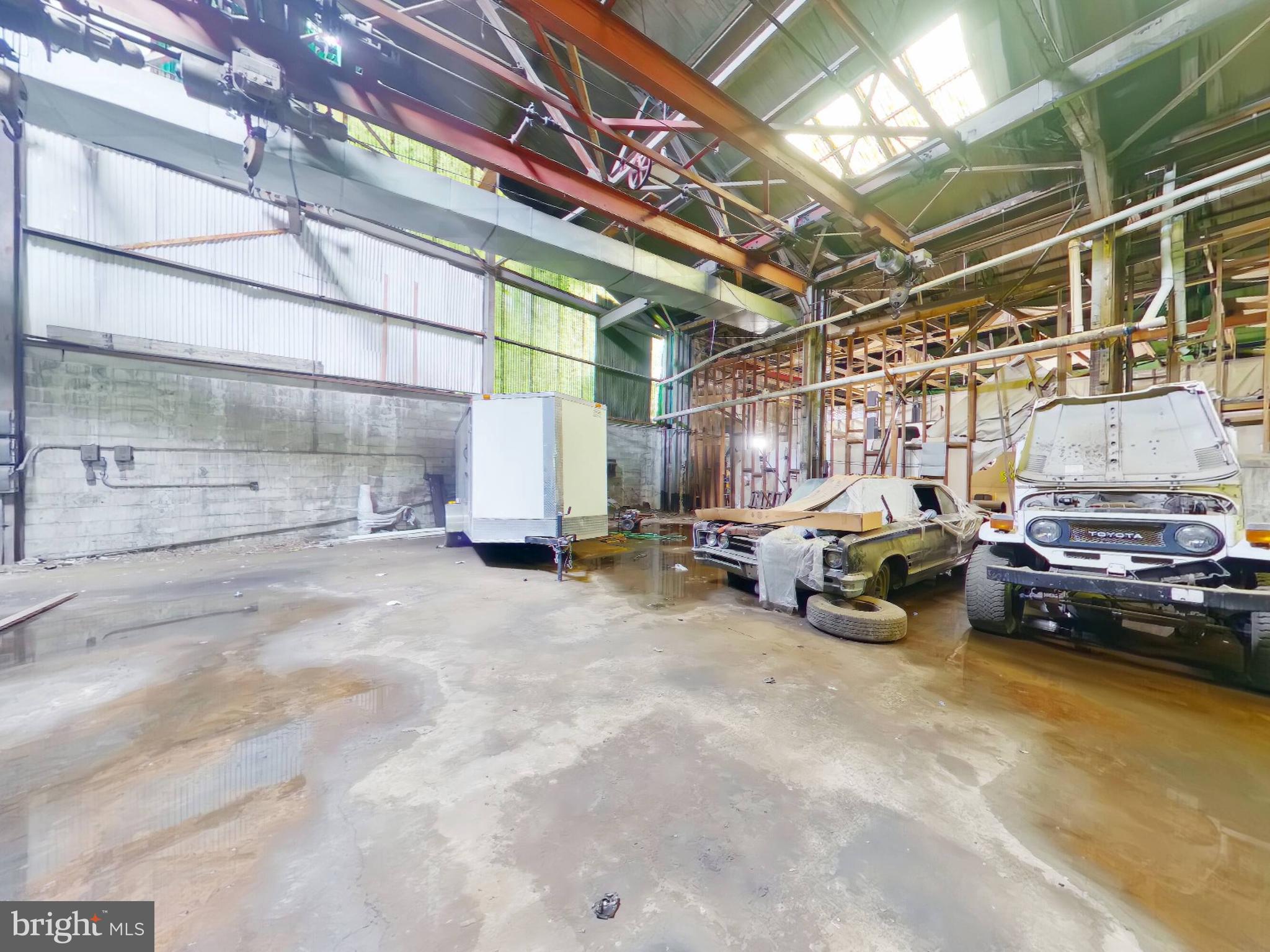 EAST FALLS - Commercial Sale