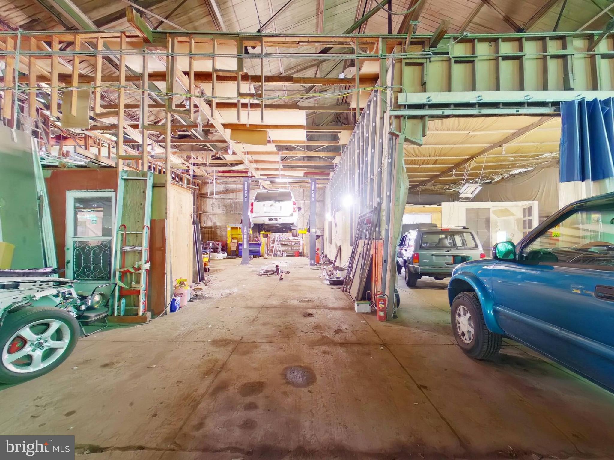 EAST FALLS - Commercial Sale