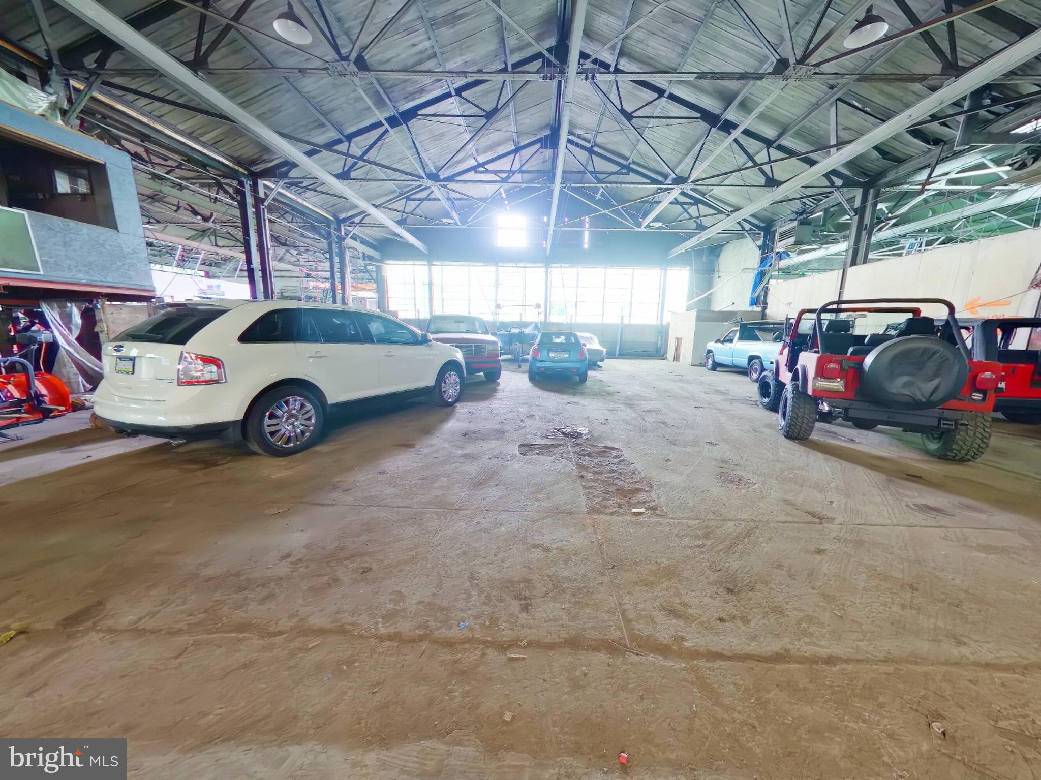 EAST FALLS - Commercial Sale