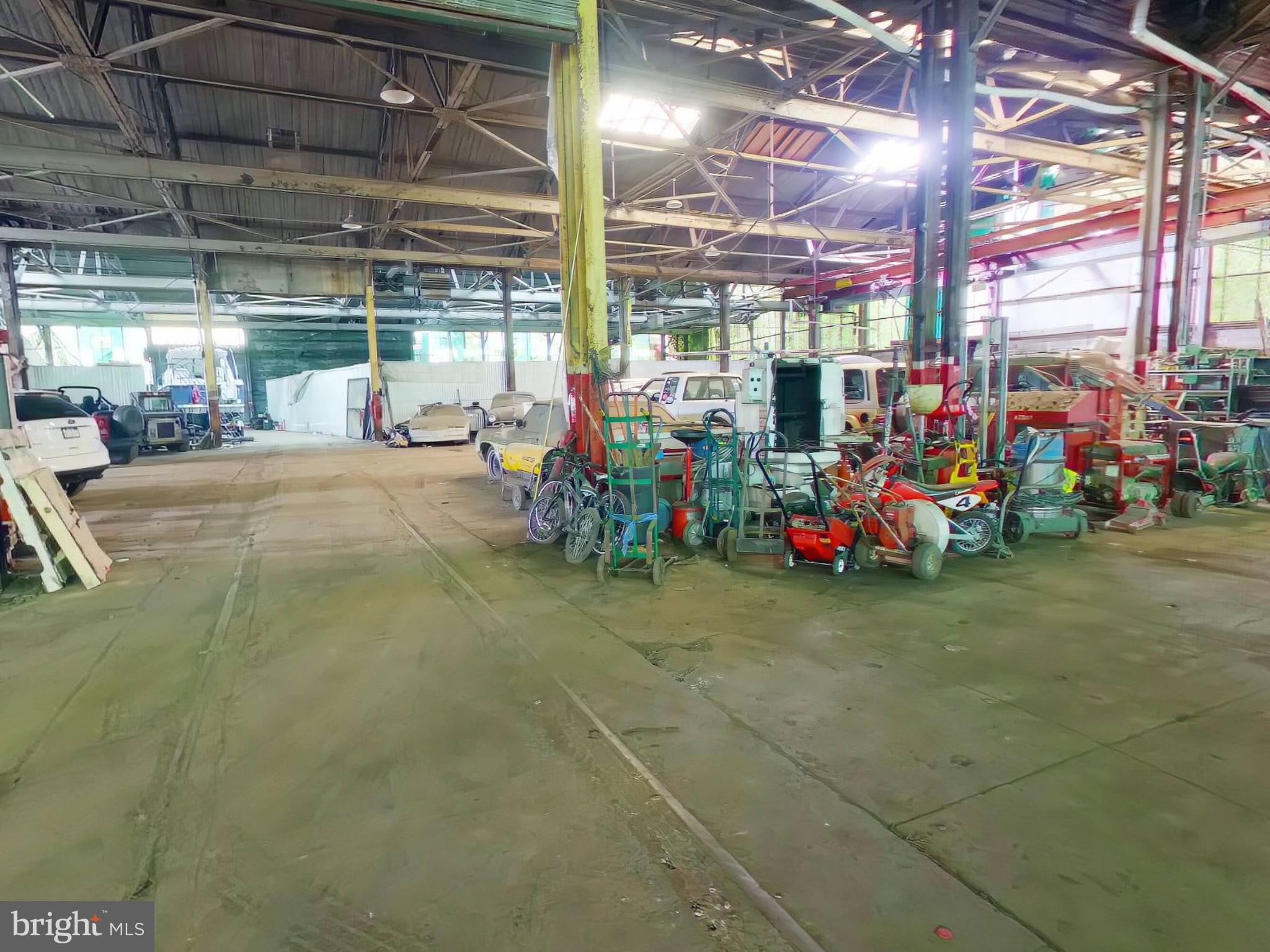 EAST FALLS - Commercial Sale
