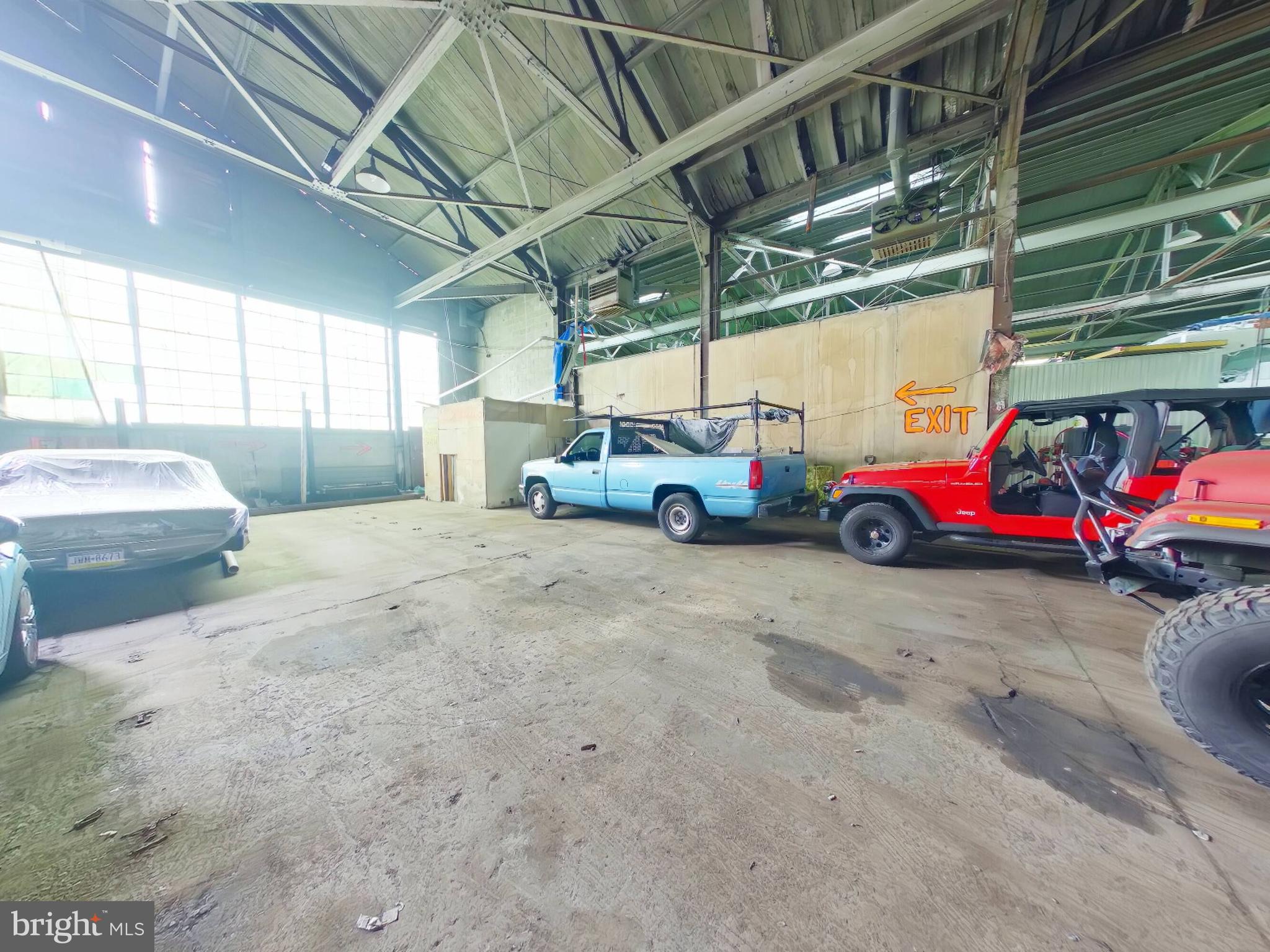 EAST FALLS - Commercial Sale