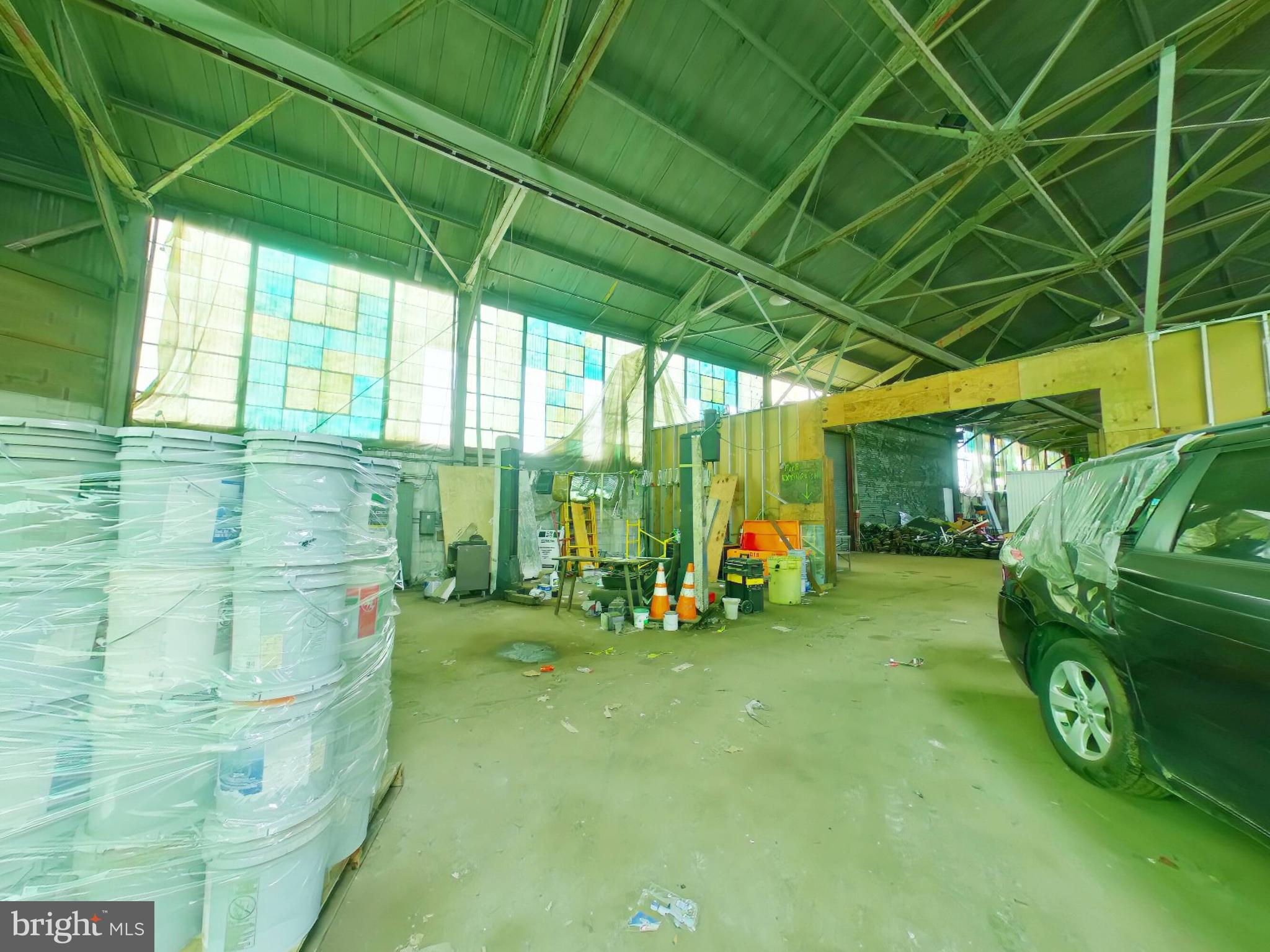 EAST FALLS - Commercial Sale