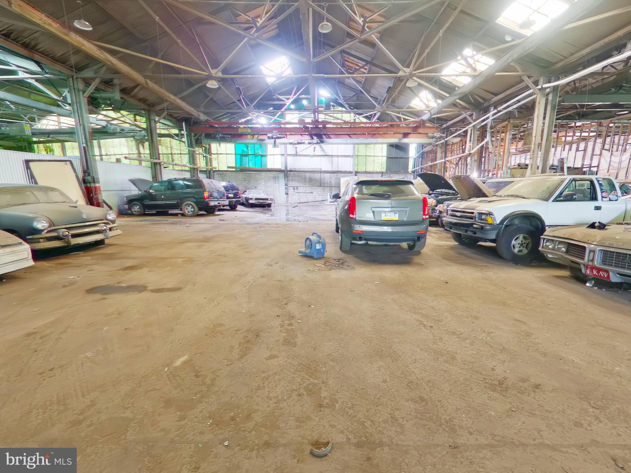 EAST FALLS - Commercial Sale