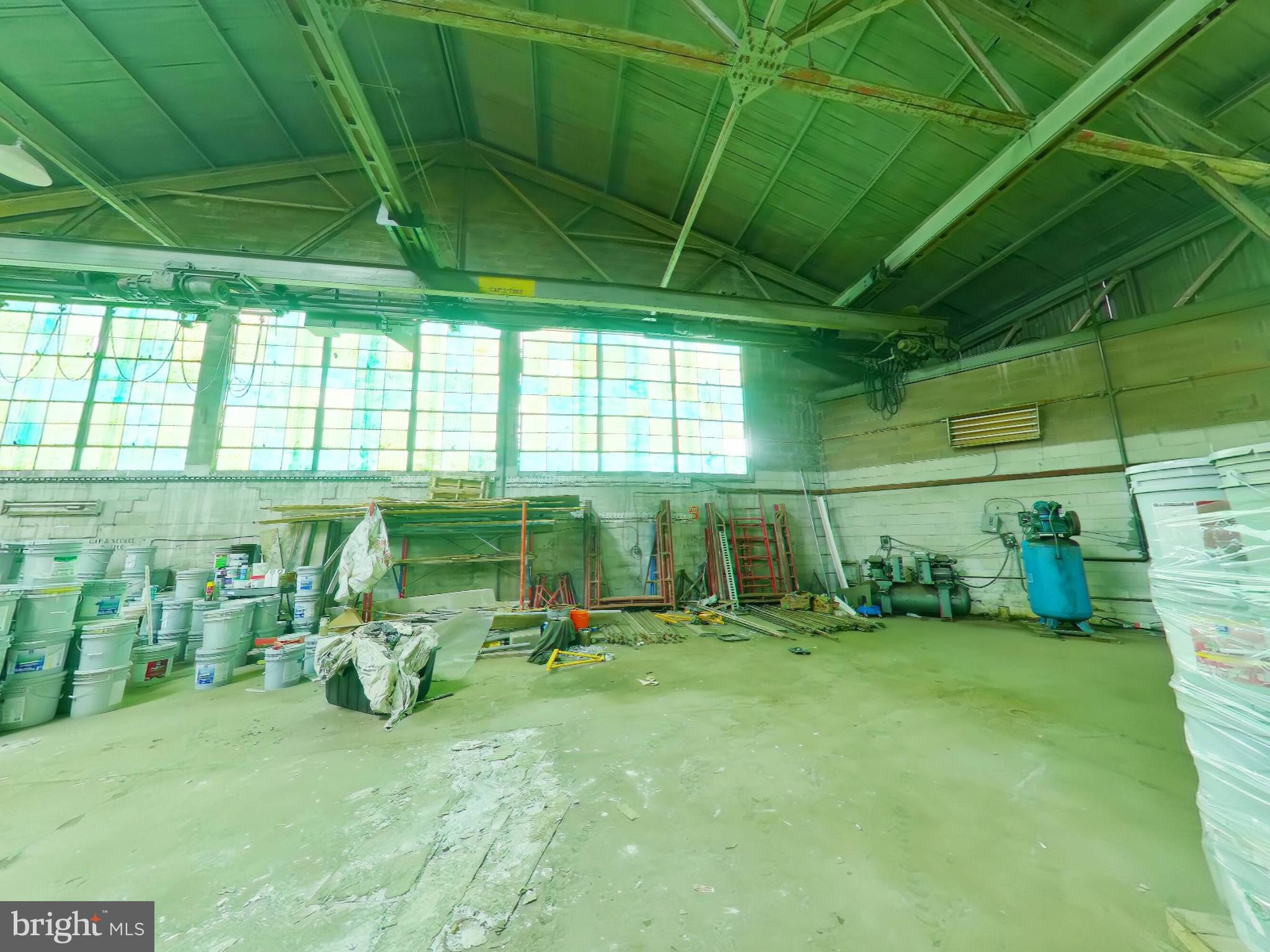 EAST FALLS - Commercial Sale