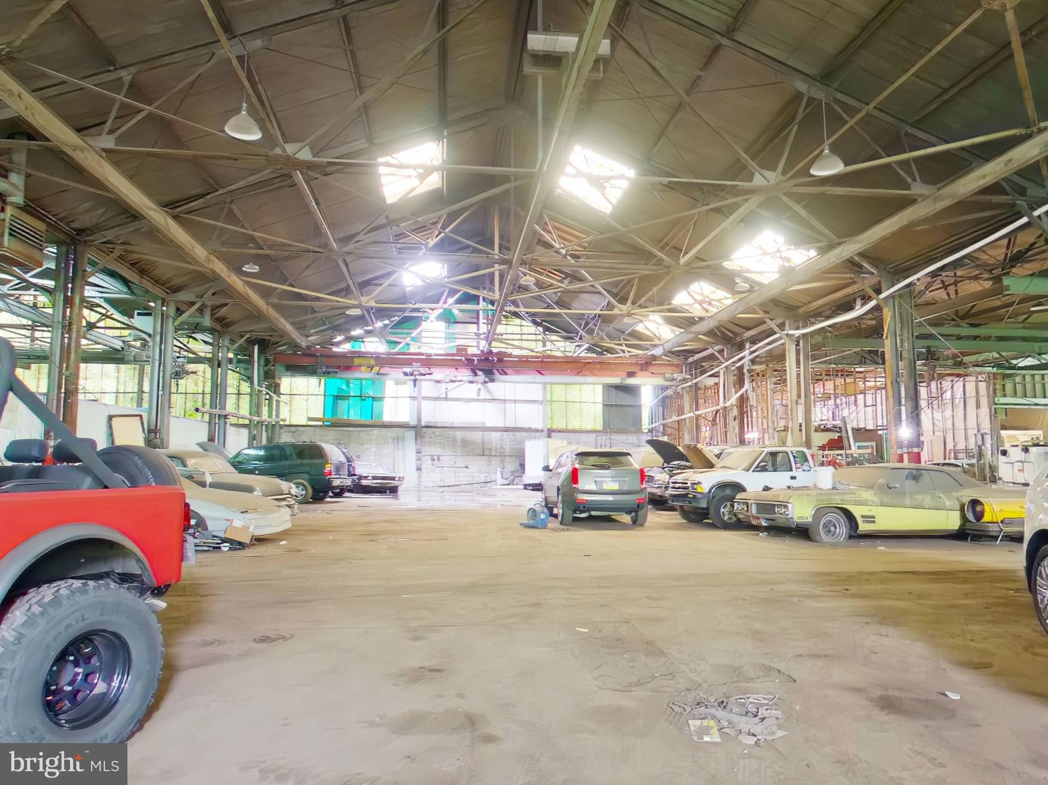 EAST FALLS - Commercial Sale