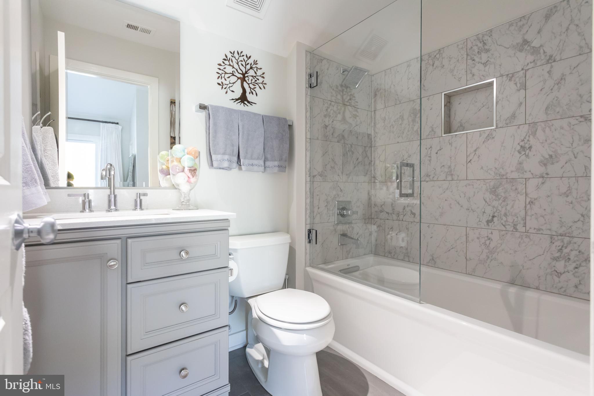 CLARENDON PARK - Residential