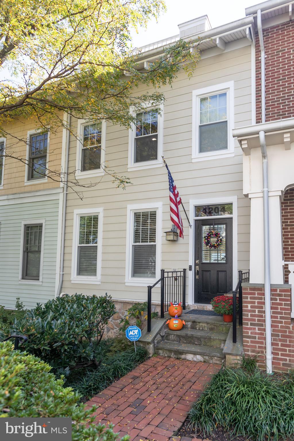 CLARENDON PARK - Residential