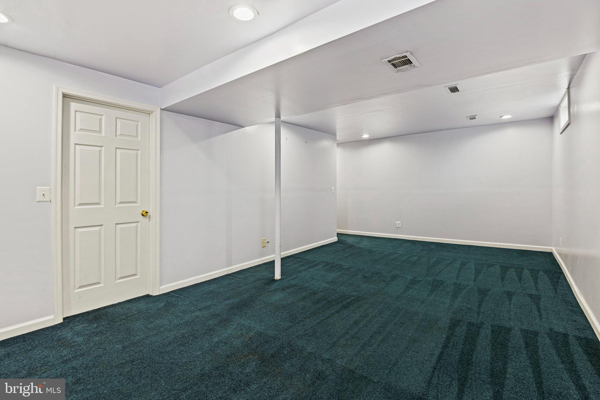 SENECA CHASE - Residential