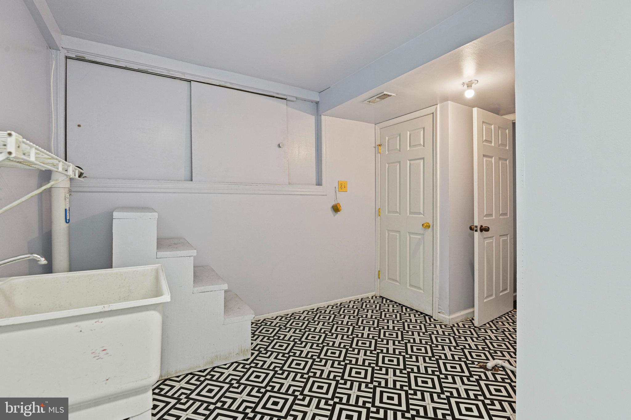 SENECA CHASE - Residential