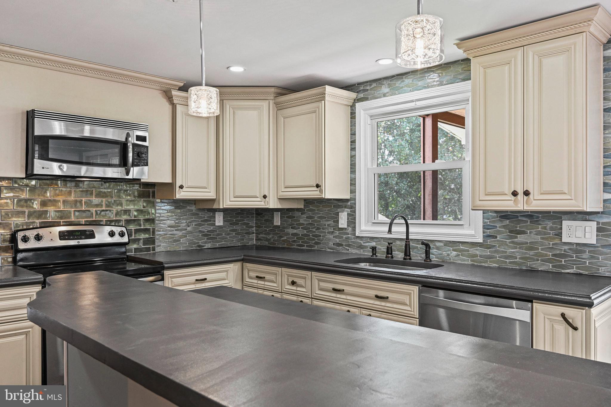 SENECA CHASE - Residential