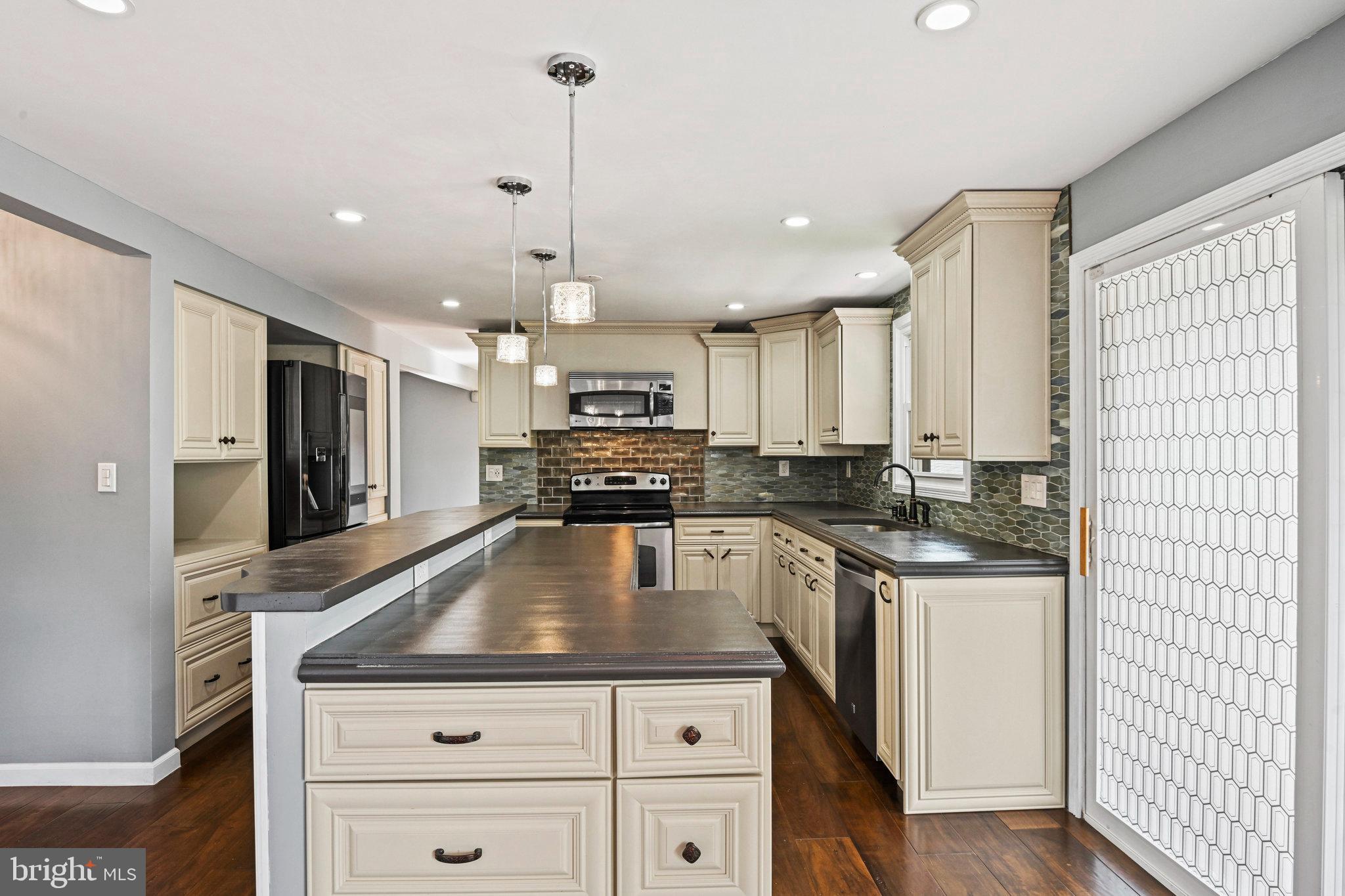 SENECA CHASE - Residential