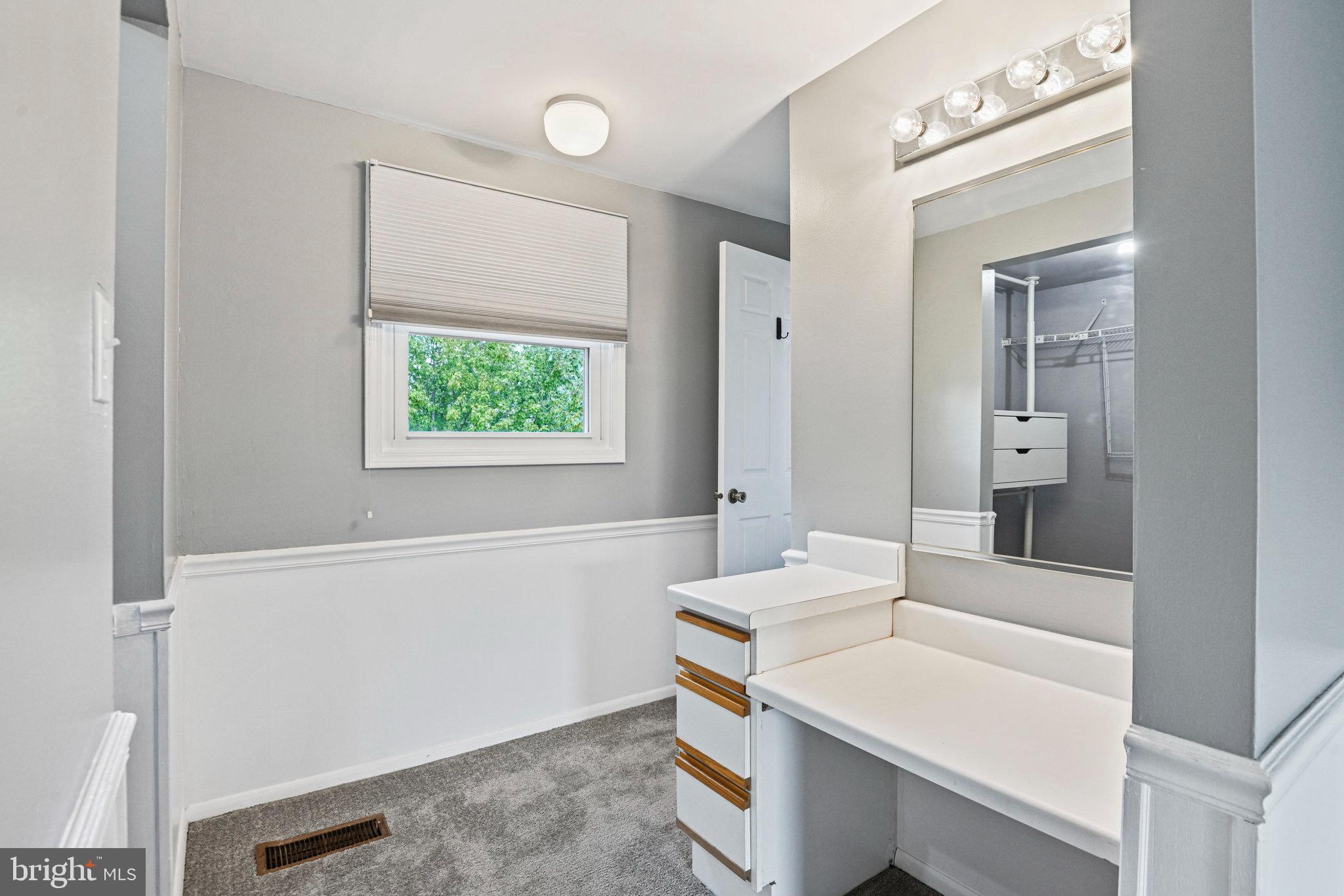 SENECA CHASE - Residential