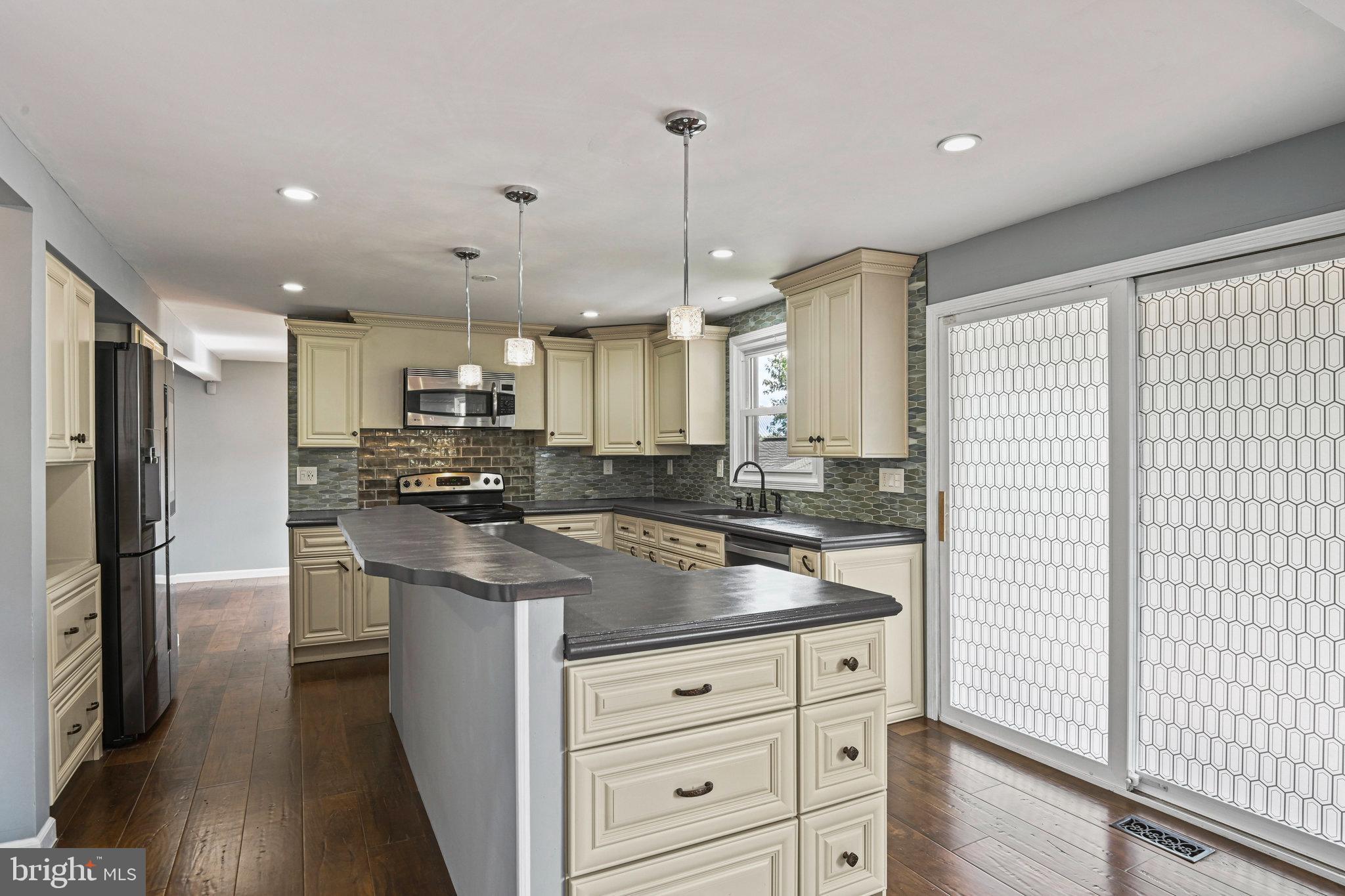 SENECA CHASE - Residential