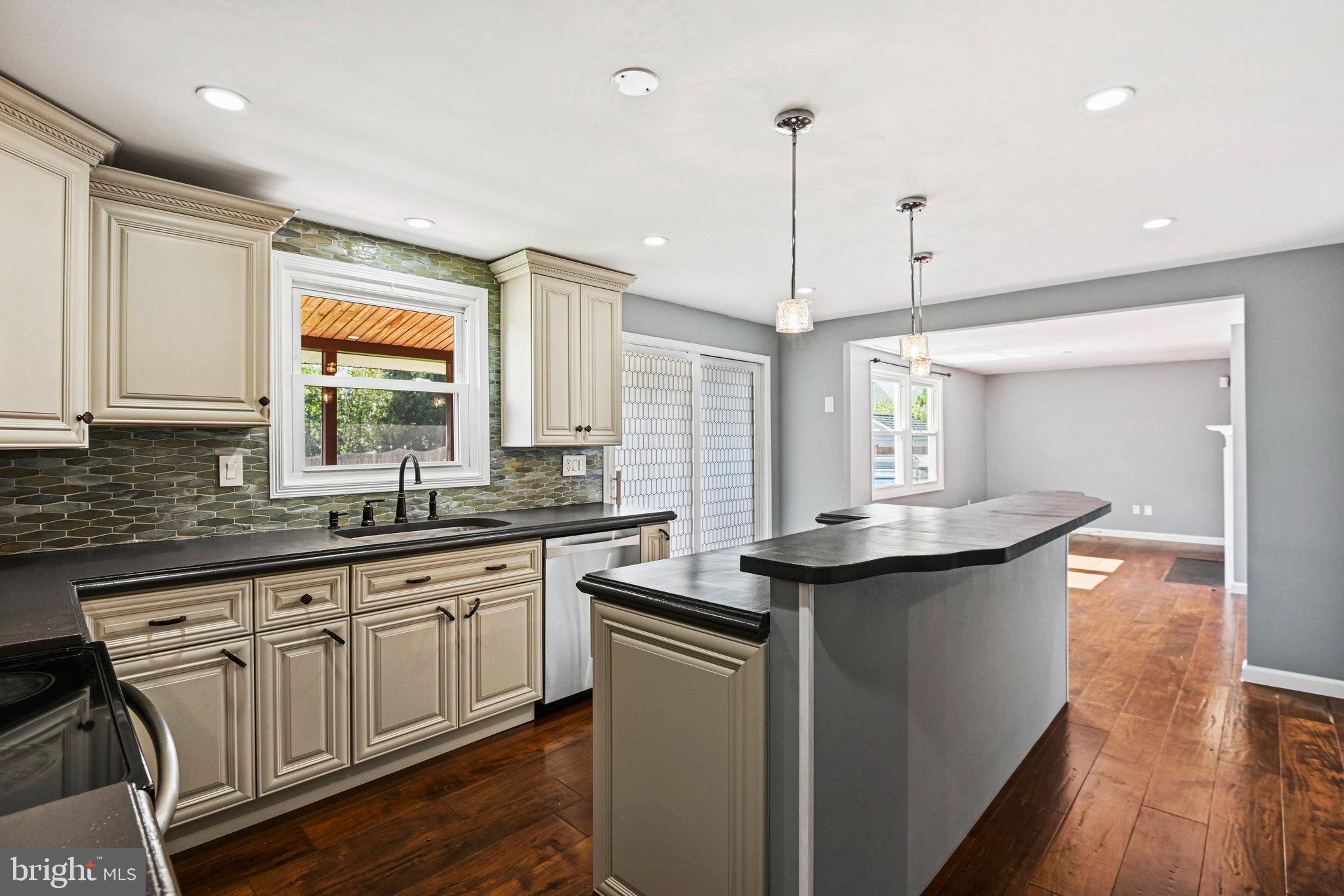 SENECA CHASE - Residential