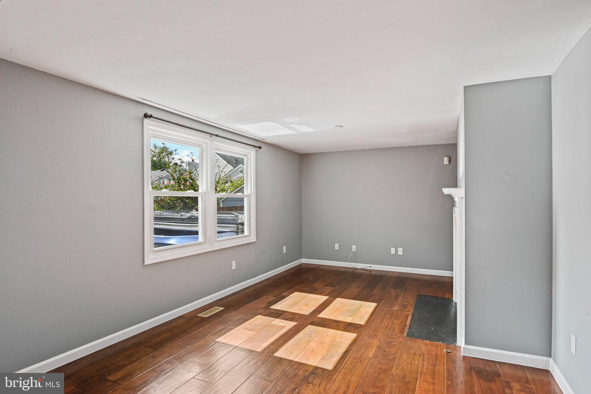 SENECA CHASE - Residential