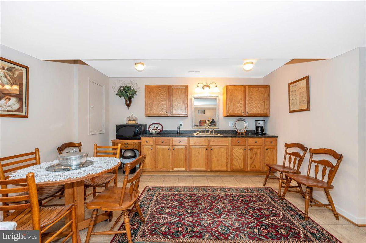 GALYN MANOR - Residential