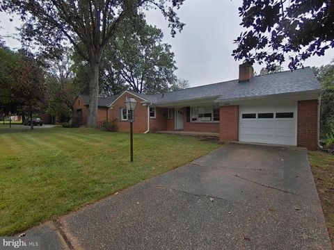 Photo of 1409 Crestridge Drive, SILVER SPRING, MD 20910 (MLS # MDMC2215386)