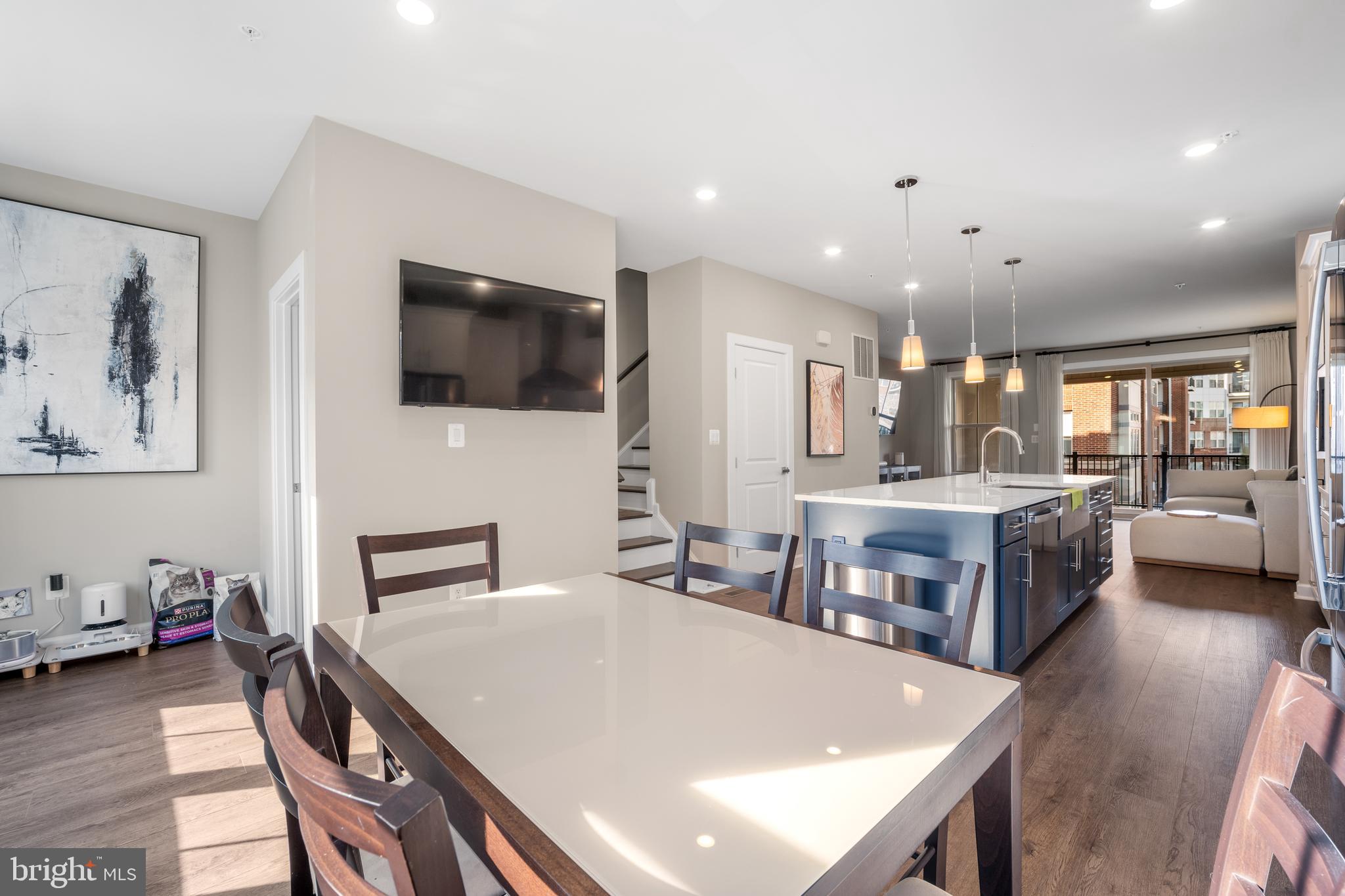 BOULEVARD VI TOWNS - Residential