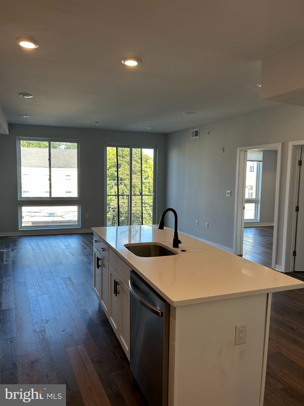 5542 RIDGE AVENUE 44 301