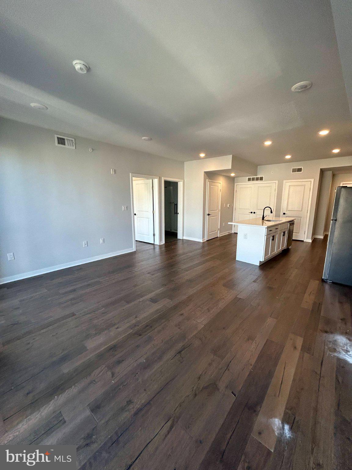 5542 RIDGE AVENUE 44 301