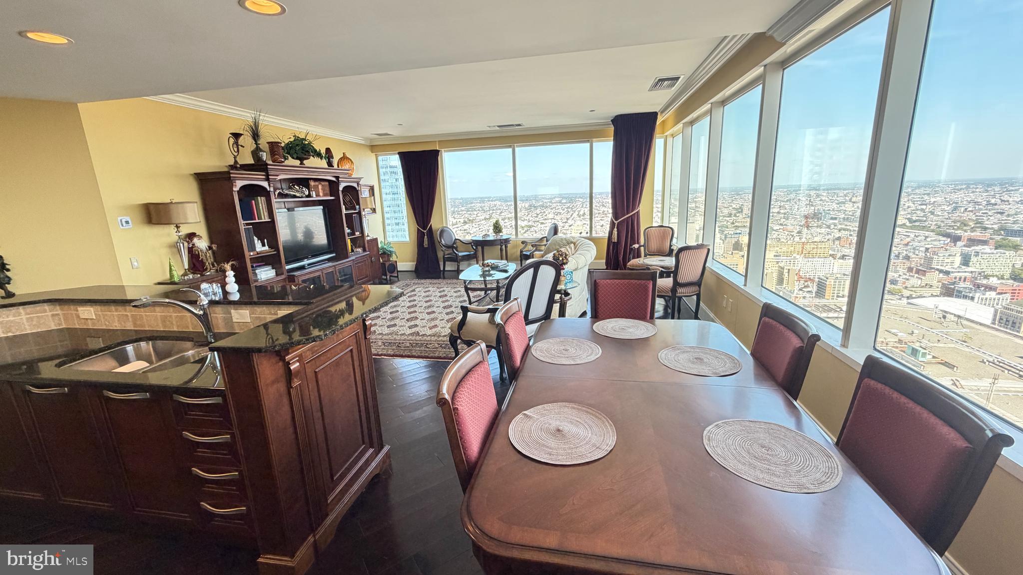 CENTER CITY - Residential Lease