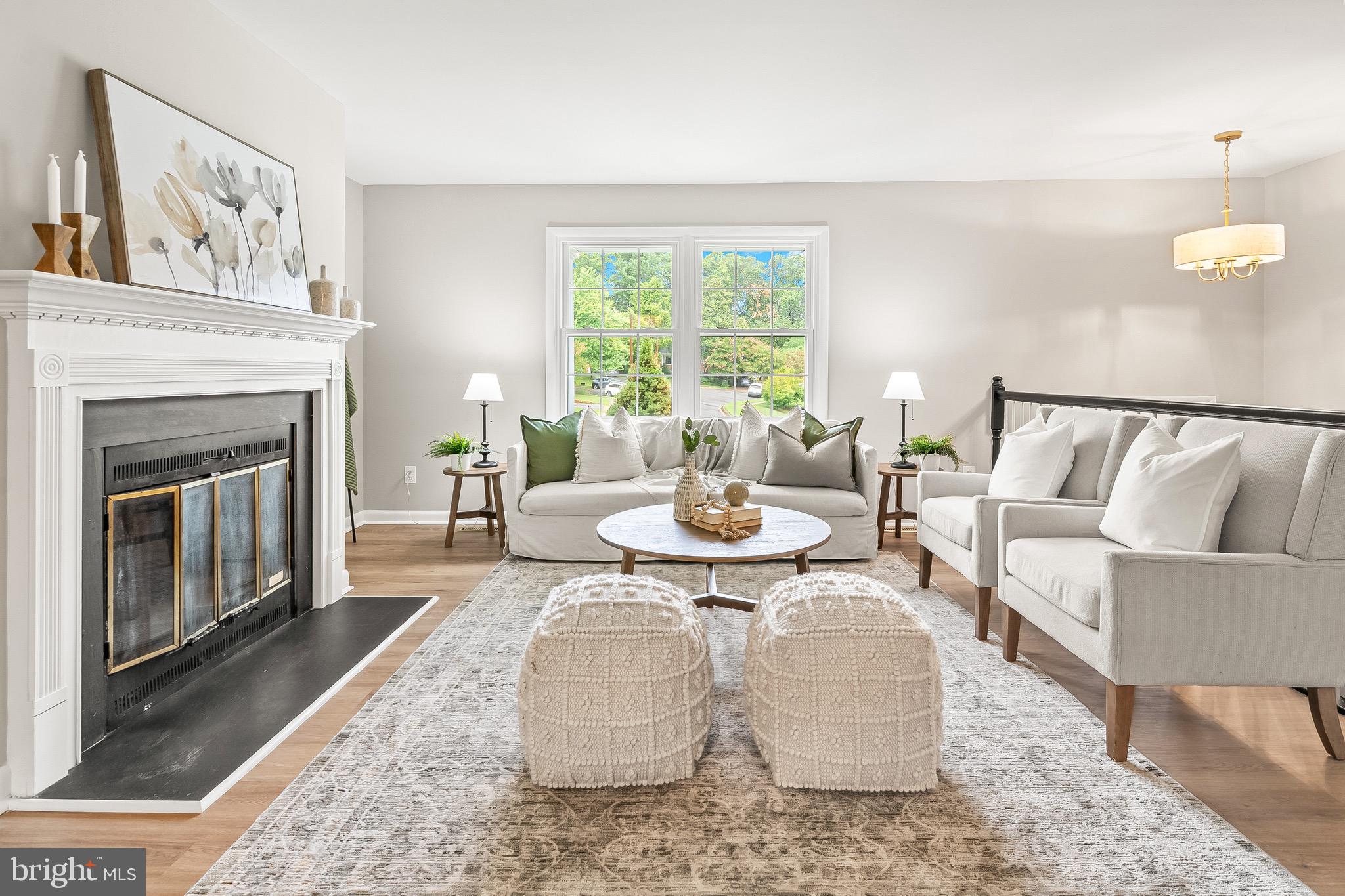 507 WILLIAMSBURG LANE