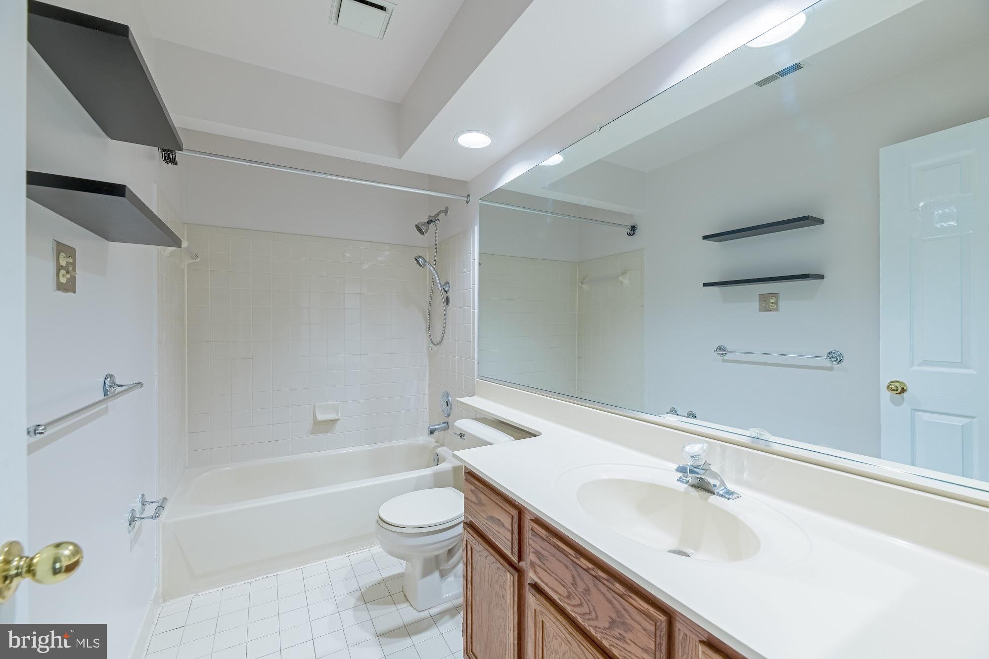 SUMMIT CREEK - Residential Lease