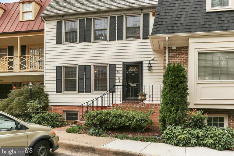 WRENS CORNER - Residential Lease