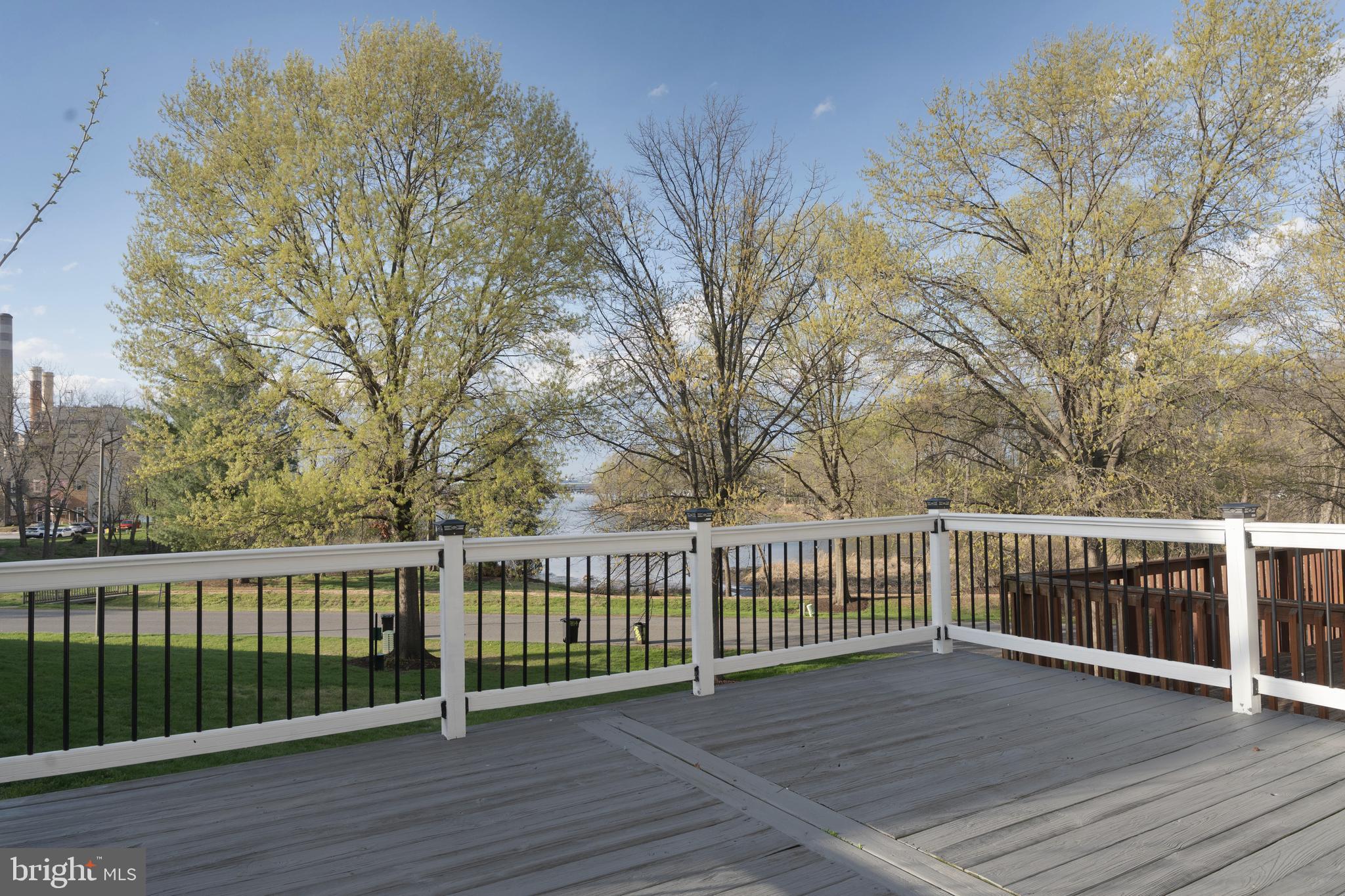 STONEY BEACH - Residential