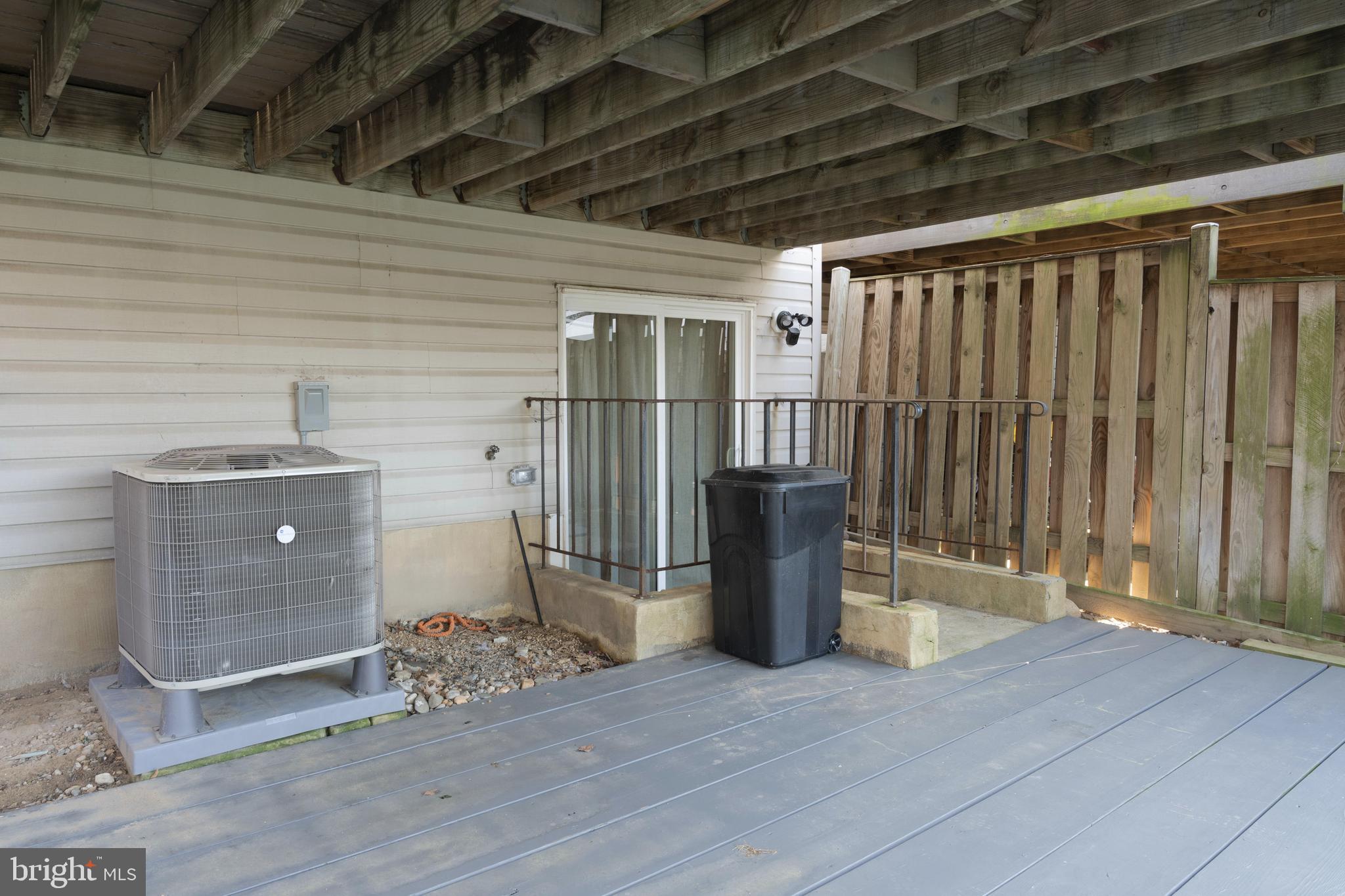 STONEY BEACH - Residential