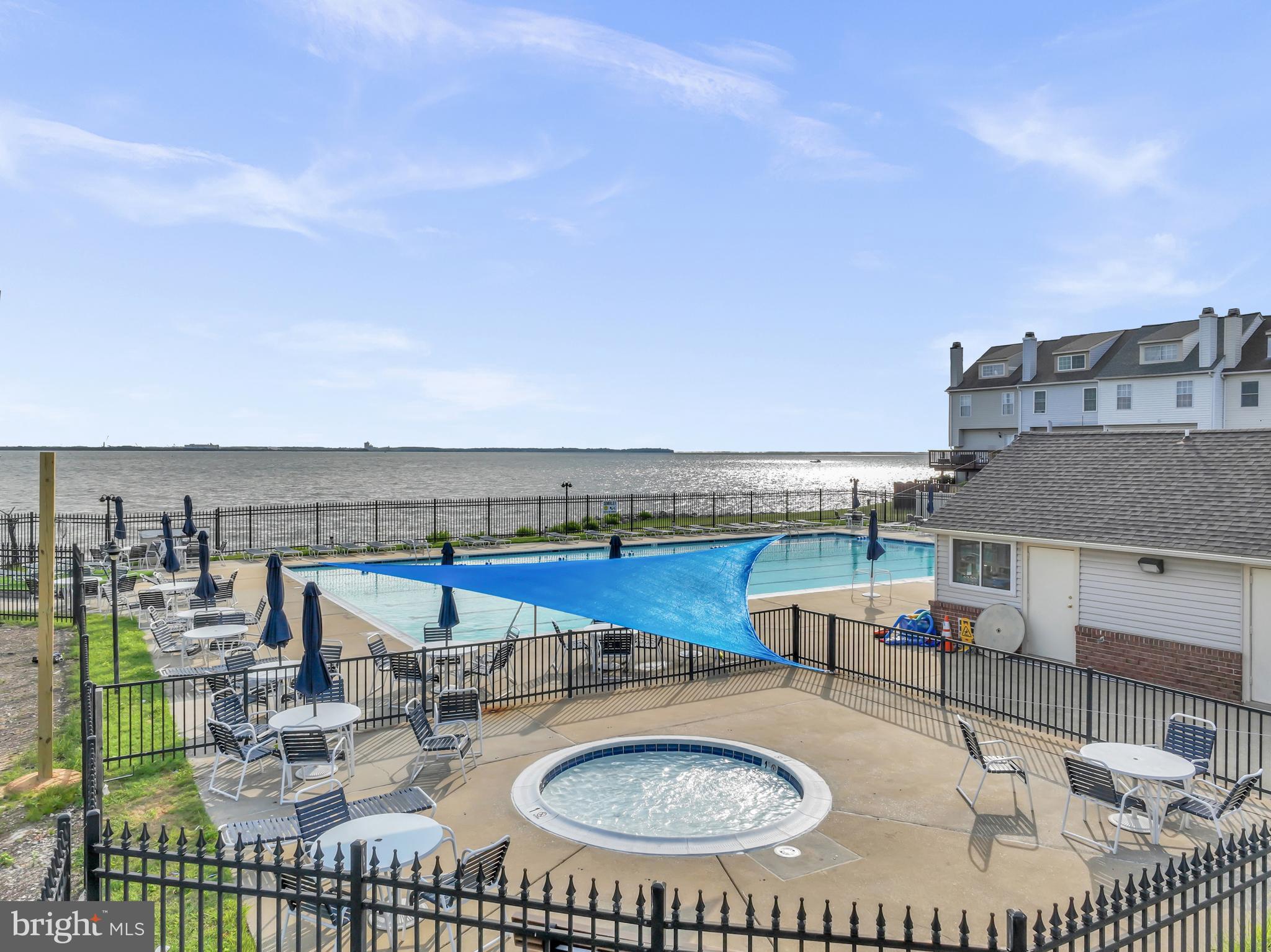 STONEY BEACH - Residential