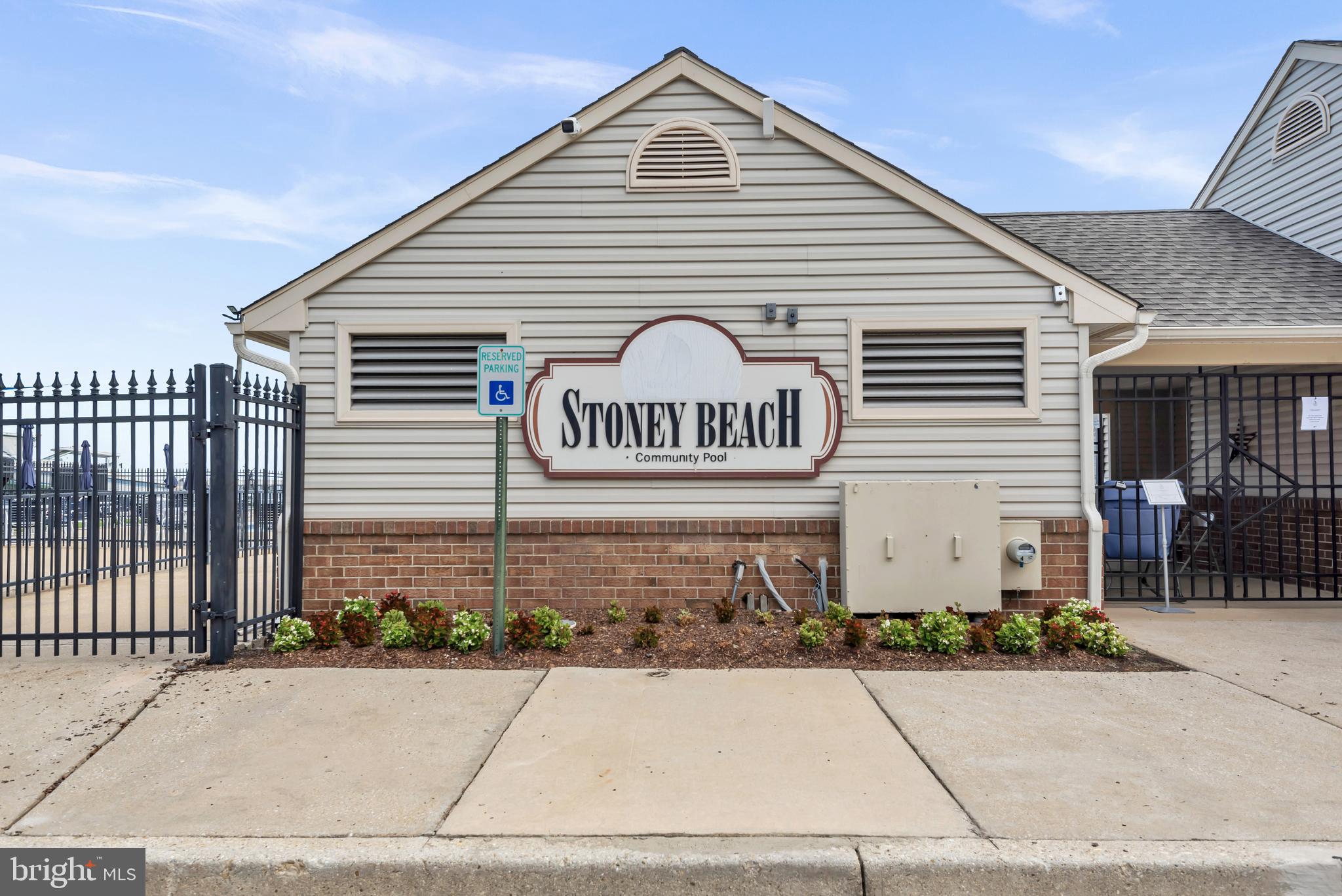 STONEY BEACH - Residential