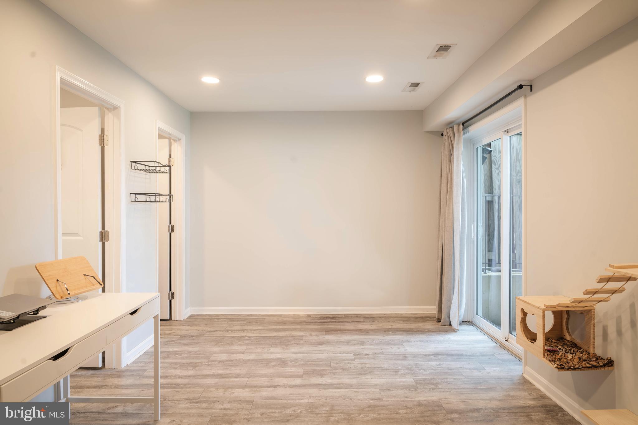 STONEY BEACH - Residential