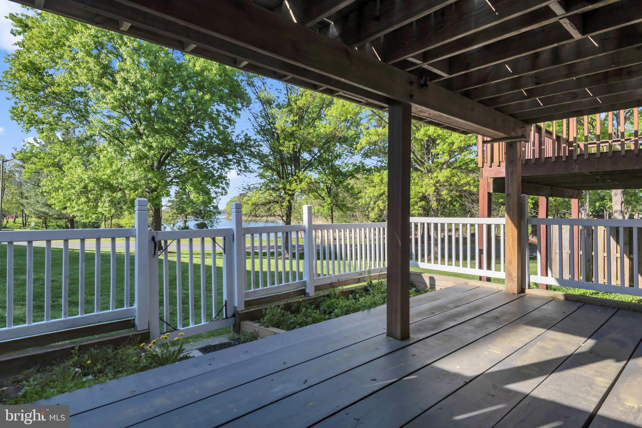 STONEY BEACH - Residential