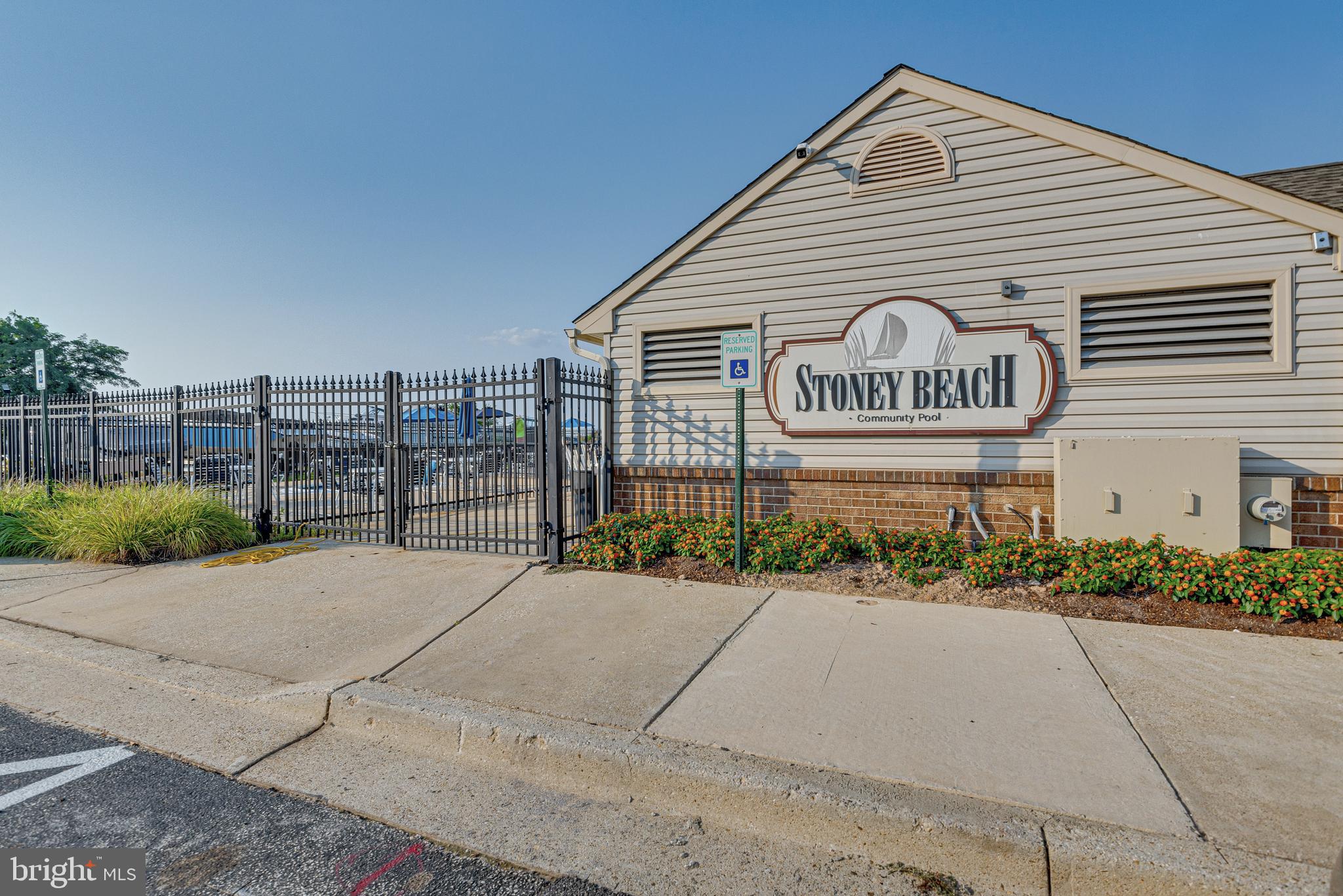 STONEY BEACH - Residential